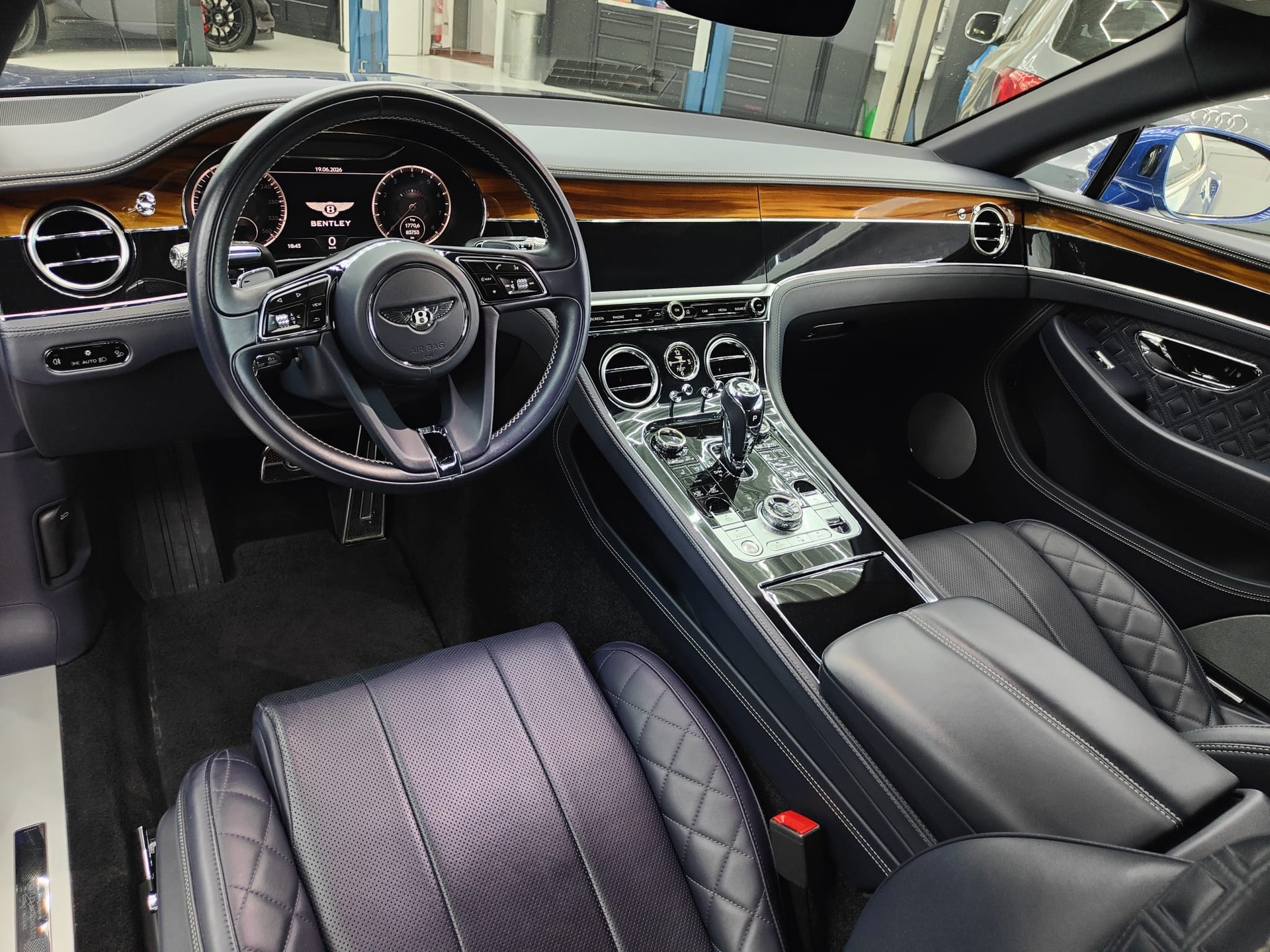 BENTLEY Continental GT 6.0 W12-image-11