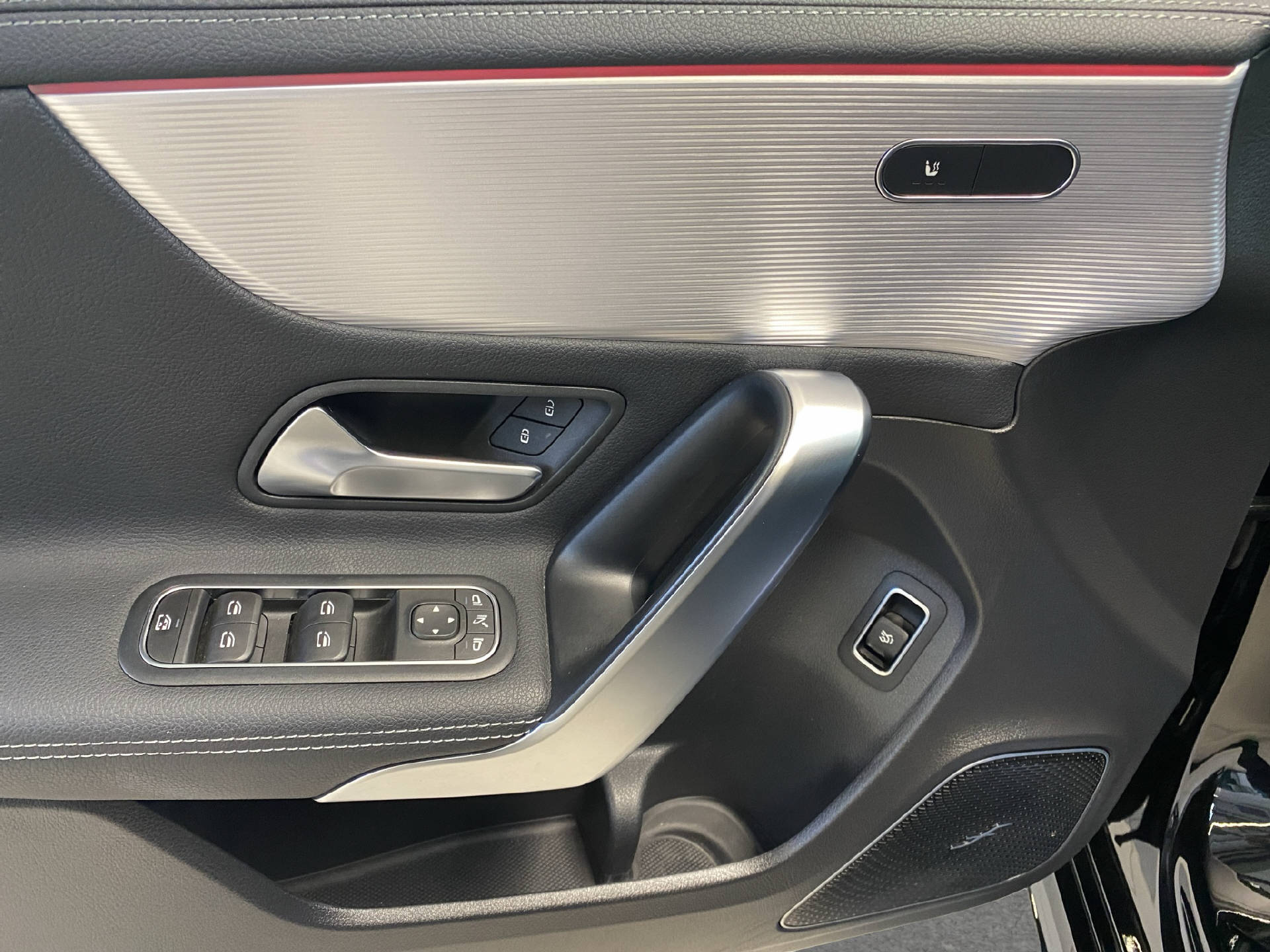 MERCEDES-BENZ A 220 AMG Line 4MATIC-image-11