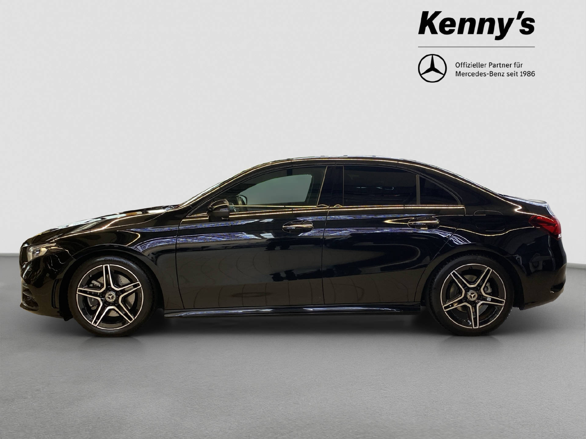 MERCEDES-BENZ A 220 AMG Line 4MATIC-image-2