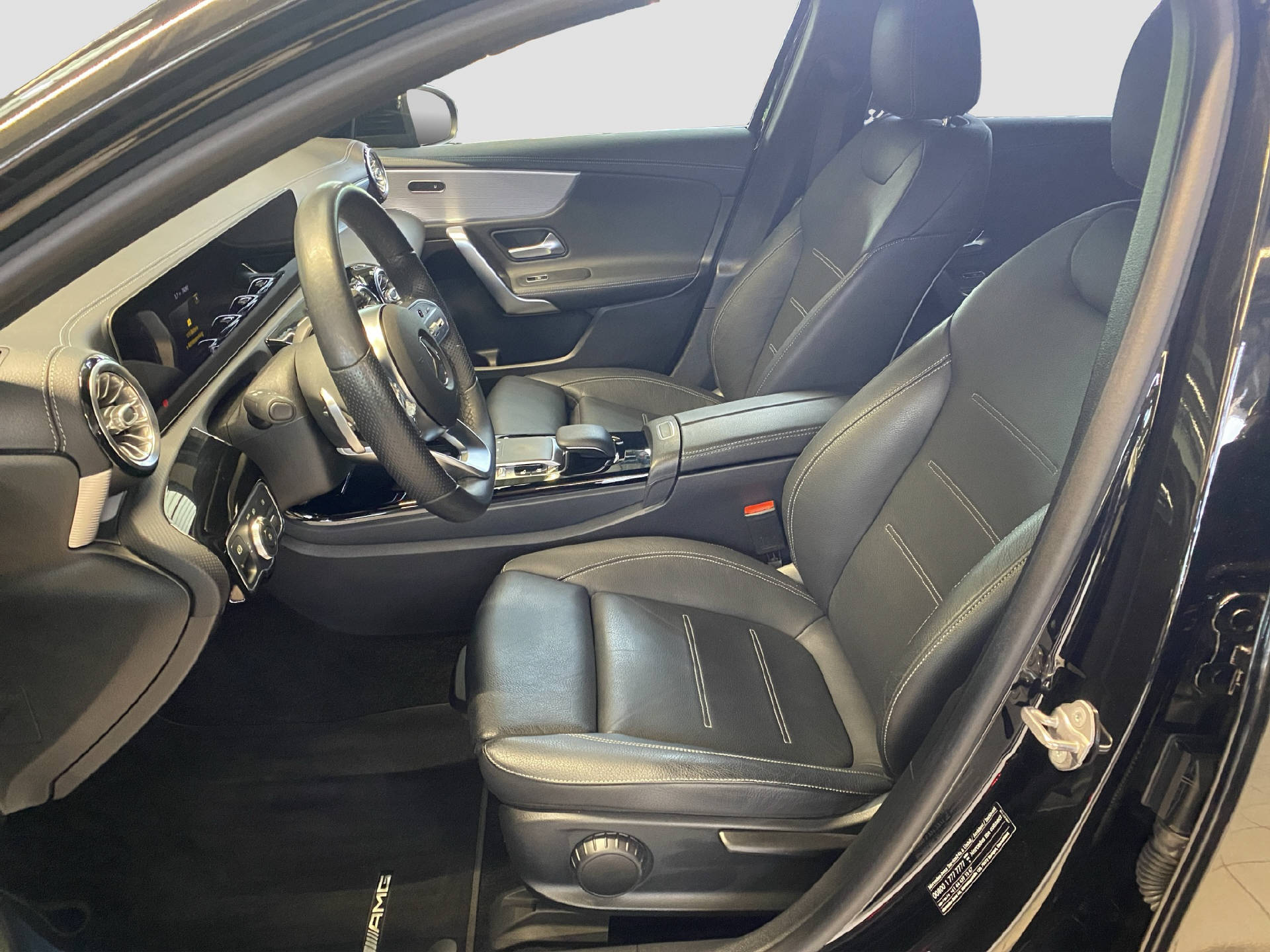 MERCEDES-BENZ A 220 AMG Line 4MATIC-image-6