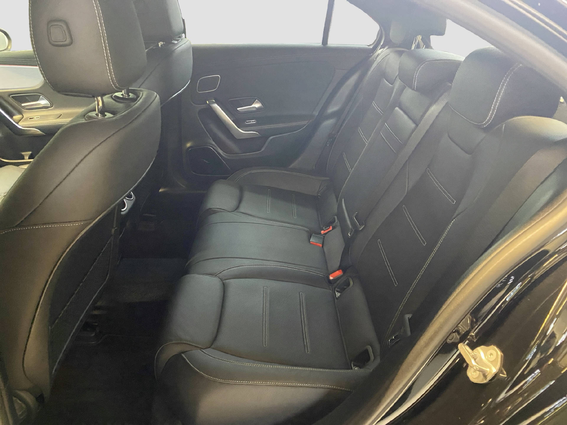 MERCEDES-BENZ A 220 AMG Line 4MATIC-image-12