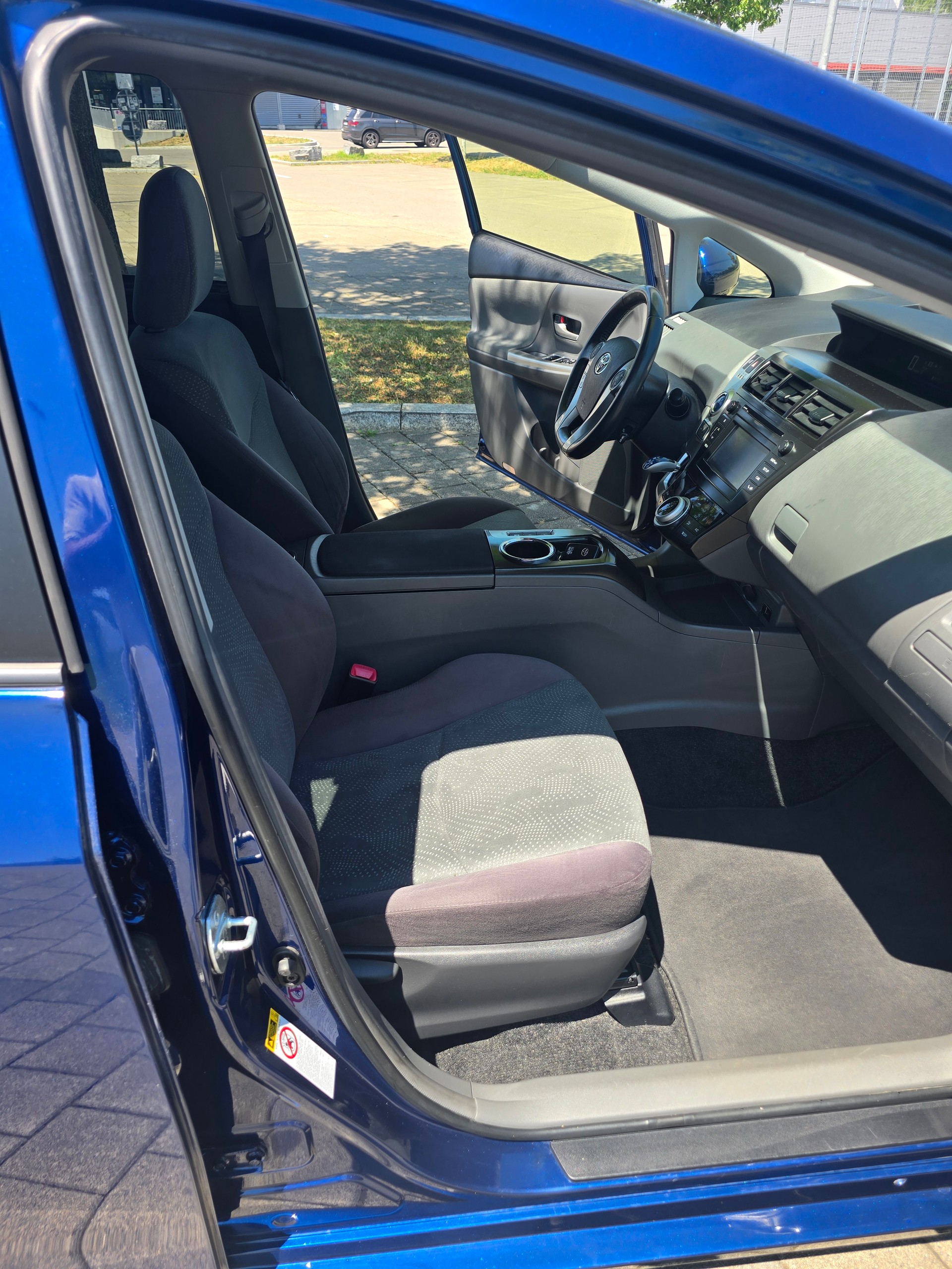 TOYOTA Prius+ 1.8 VVT-i HSD Sol-image-8