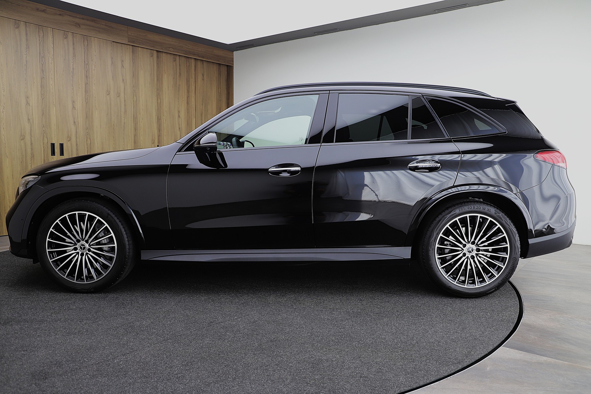 MERCEDES-BENZ GLC 300 4Matic 9G-Tronic AMG Line Premium Plus und Night Paket-image-2