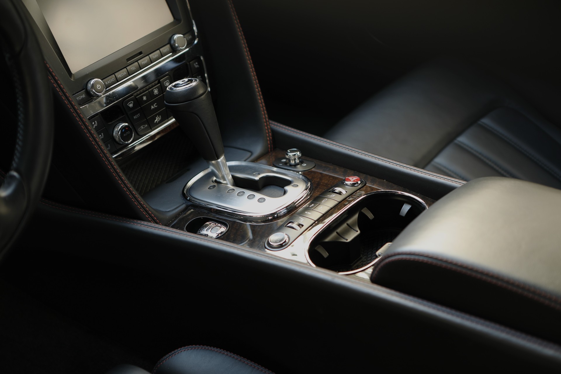 BENTLEY Continental GT 4.0 V8-image-7