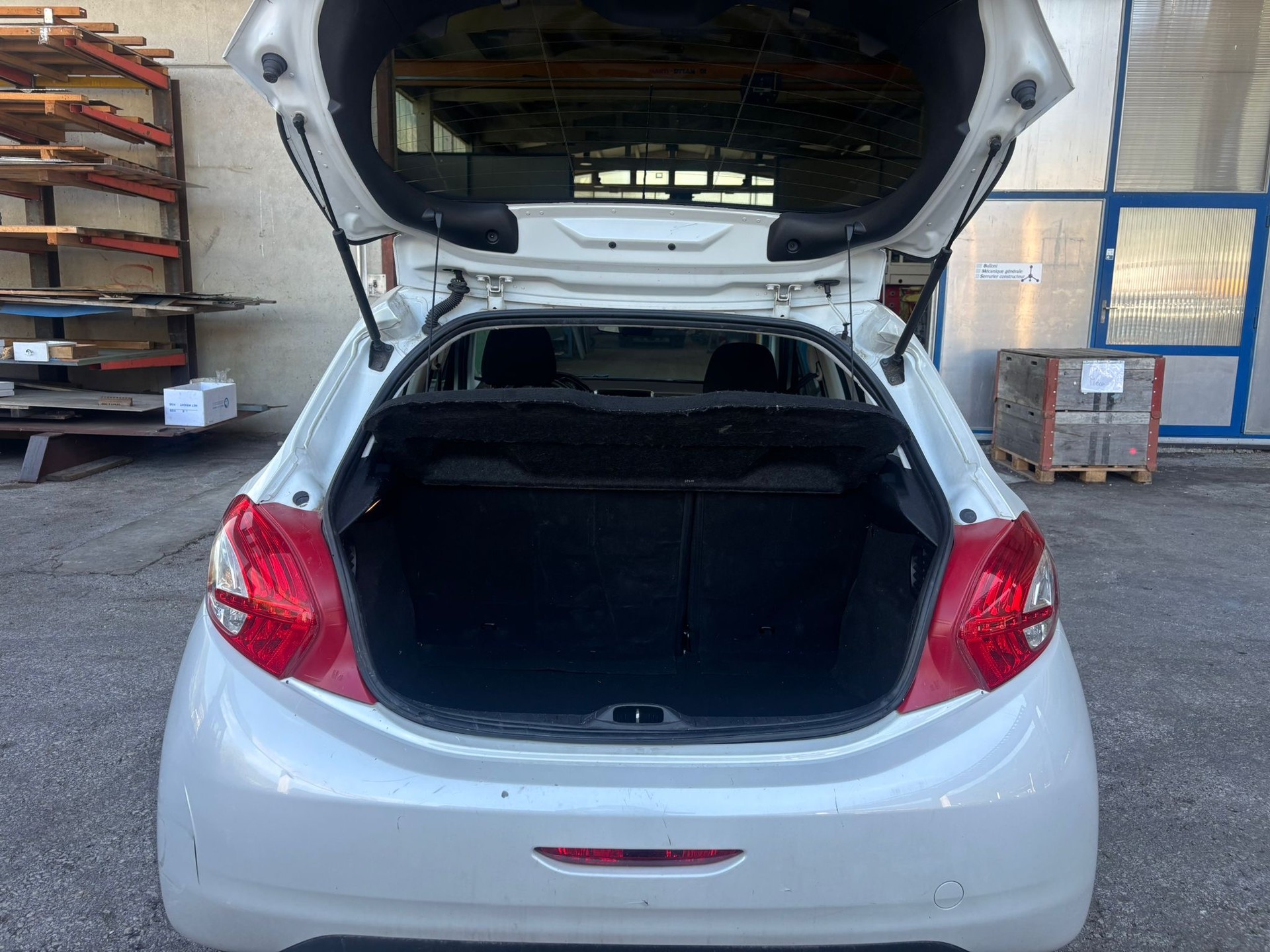 PEUGEOT 208 1.2 VTI Active-image-3