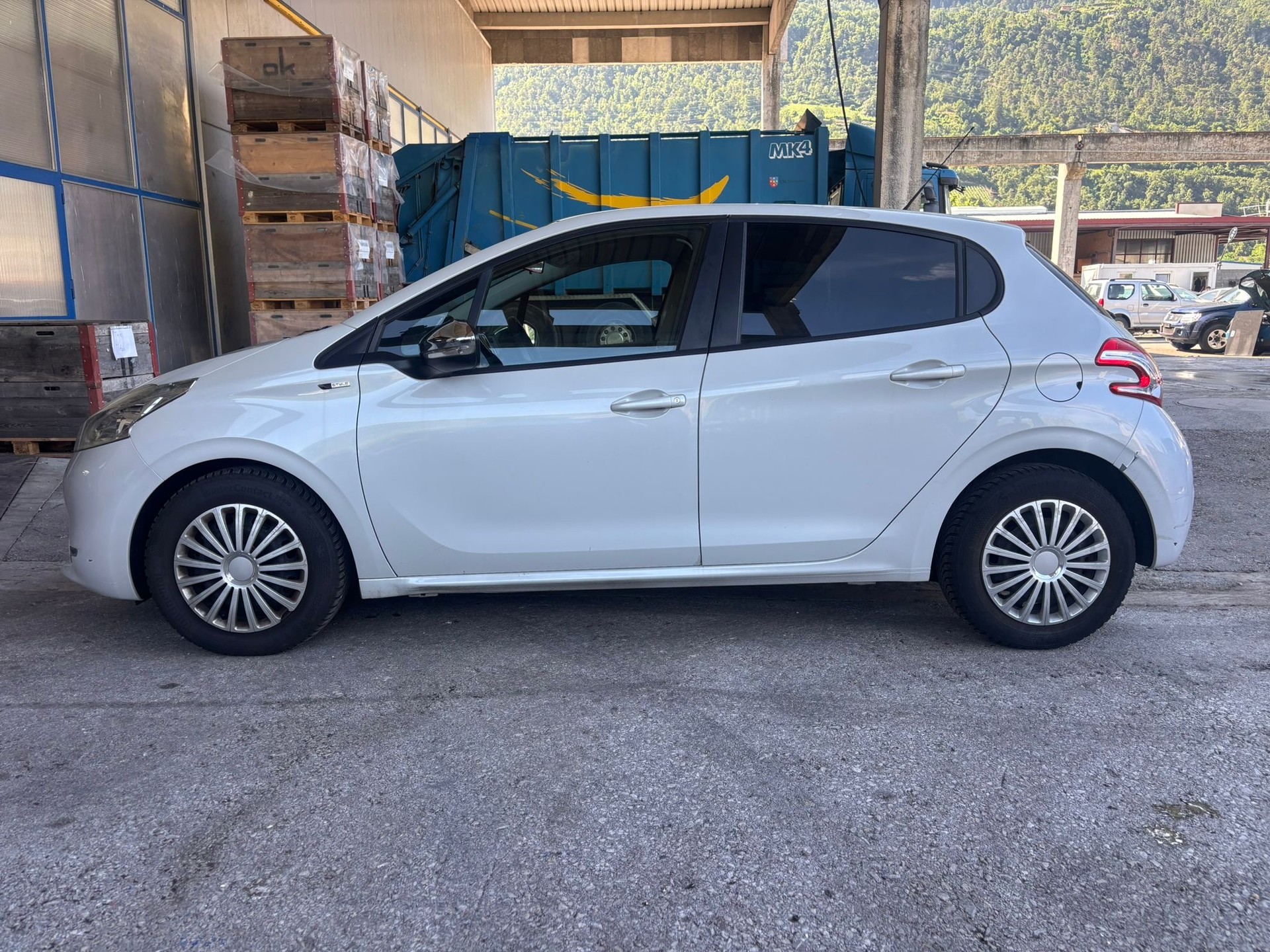 PEUGEOT 208 1.2 VTI Active-image-2
