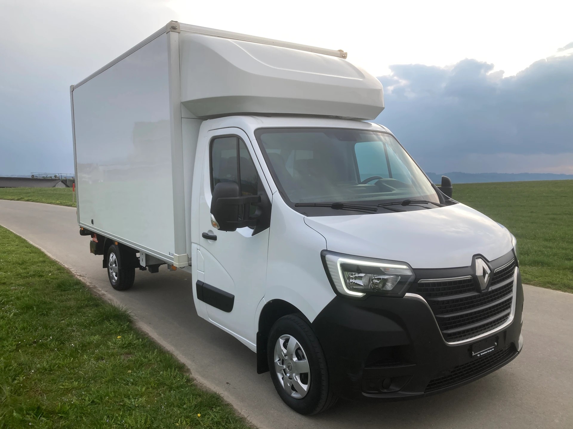RENAULT Master T35 2.3 Blue dCi 145 L3H3 mit Hebebühne-image-3