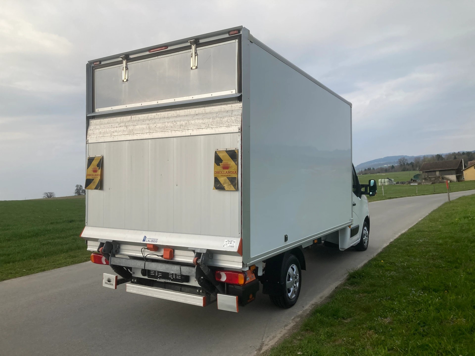 RENAULT Master T35 2.3 Blue dCi 145 L3H3 mit Hebebühne-image-4