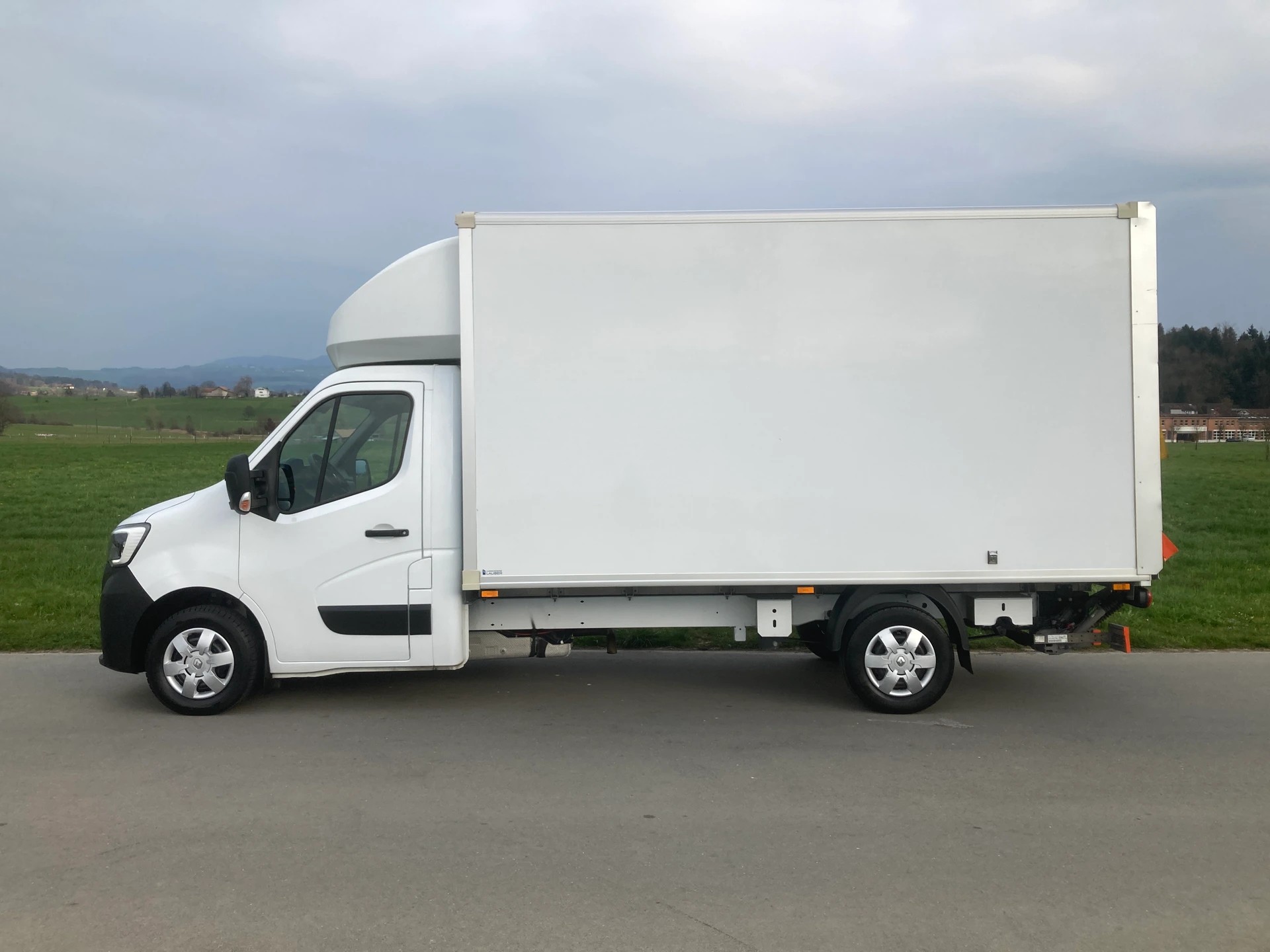 RENAULT Master T35 2.3 Blue dCi 145 L3H3 mit Hebebühne-image-1