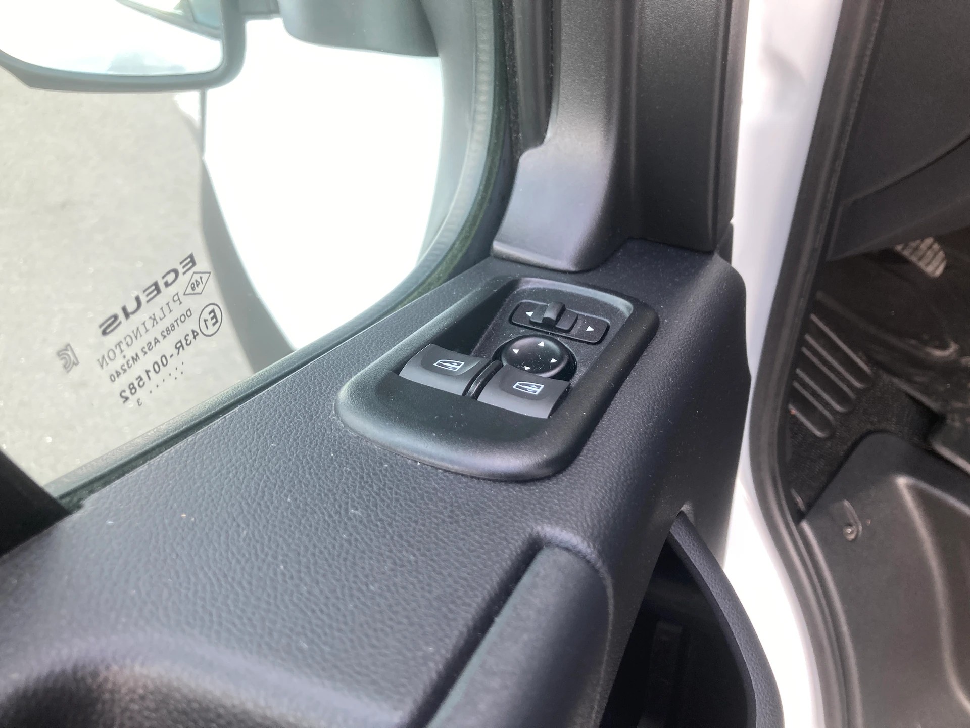 RENAULT Master T35 2.3 Blue dCi 145 L3H3 mit Hebebühne-image-10