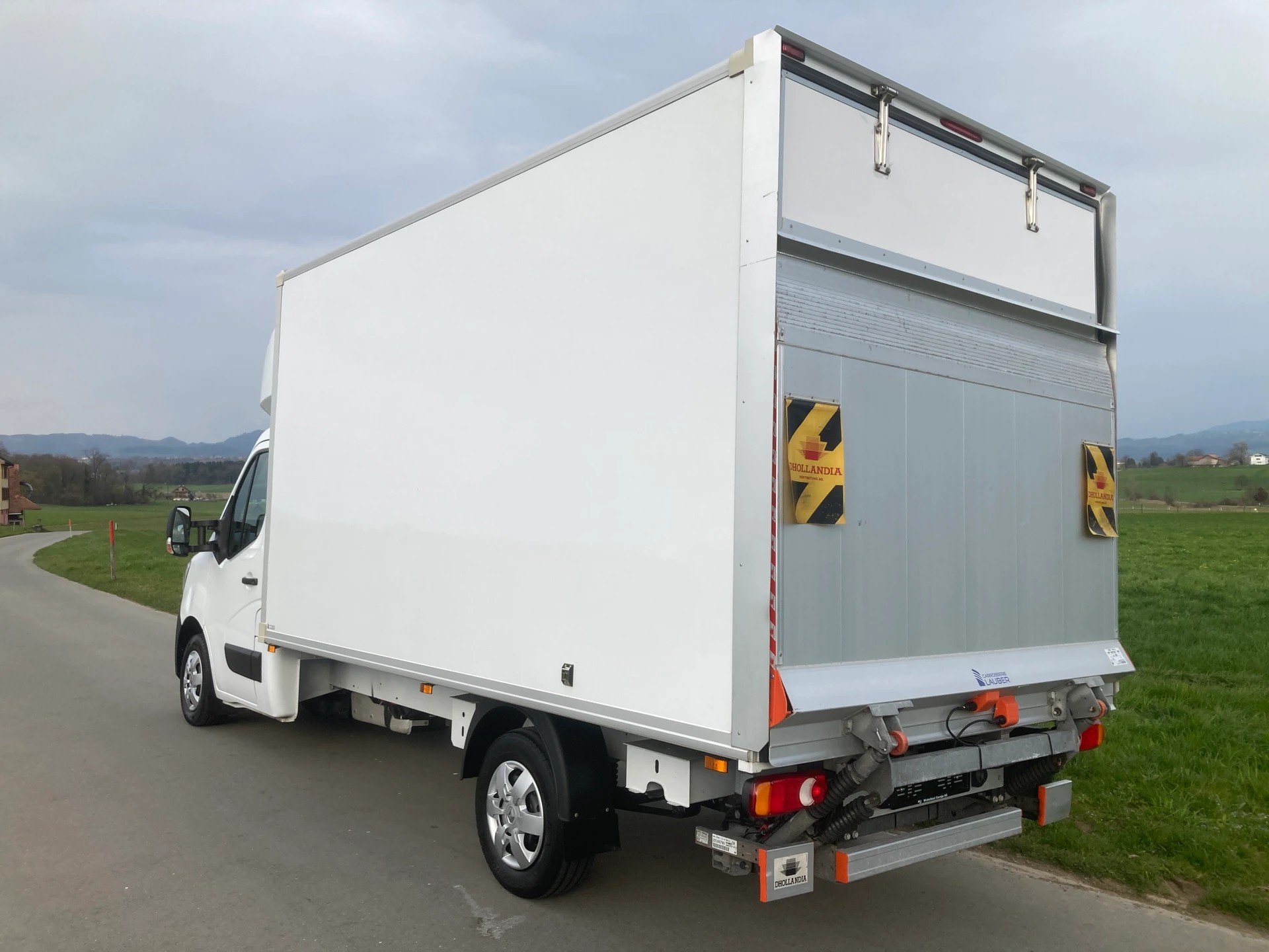 RENAULT Master T35 2.3 Blue dCi 145 L3H3 mit Hebebühne-image-2