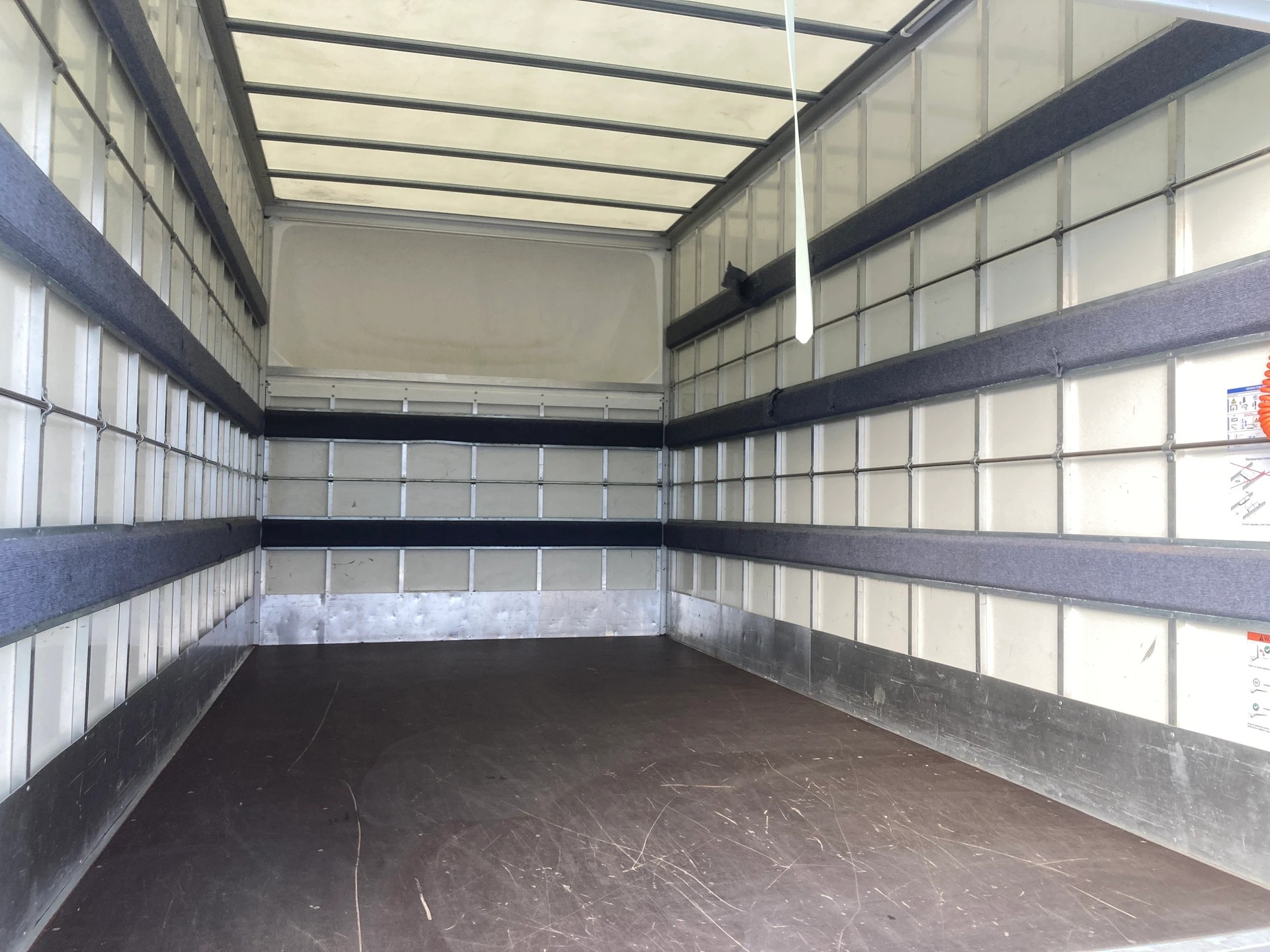 RENAULT Master T35 2.3 Blue dCi 145 L3H3 mit Hebebühne-image-6