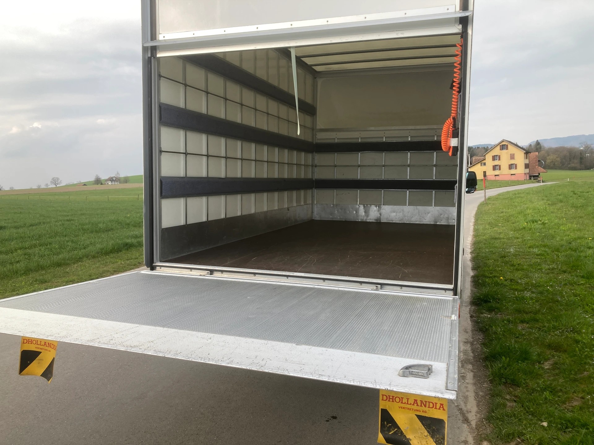 RENAULT Master T35 2.3 Blue dCi 145 L3H3 mit Hebebühne-image-5