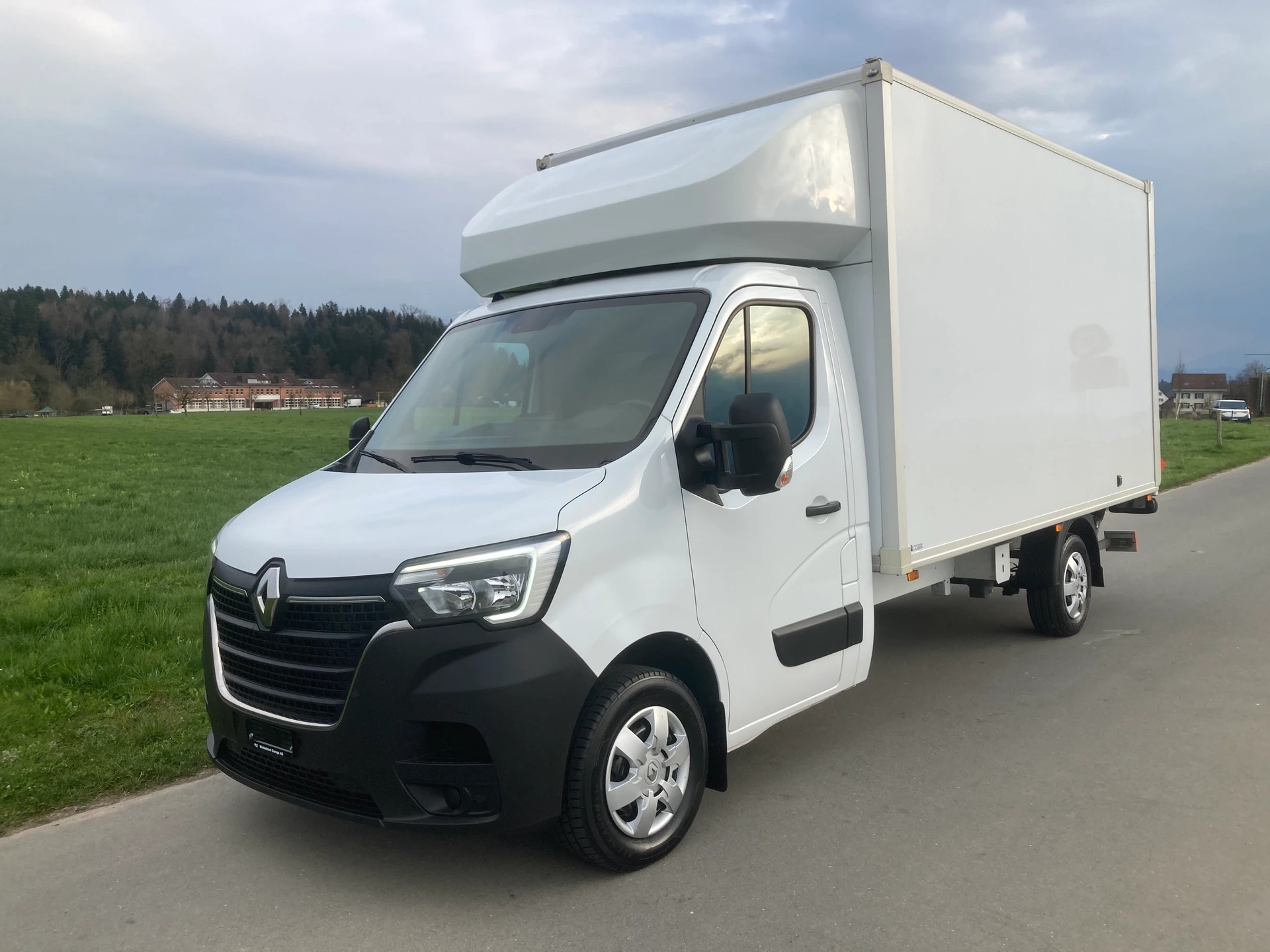 RENAULT Master T35 2.3 Blue dCi 145 L3H3 mit Hebebühne-image-0