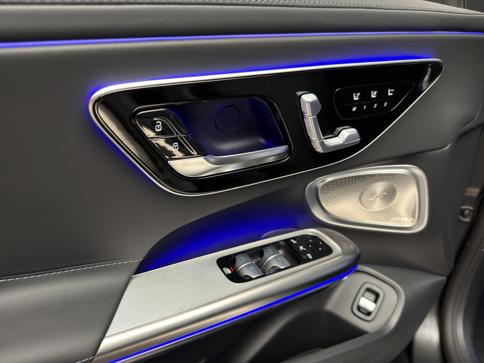 MERCEDES-BENZ AMG CLE 53 4MATIC+ Cabriolet-image-14