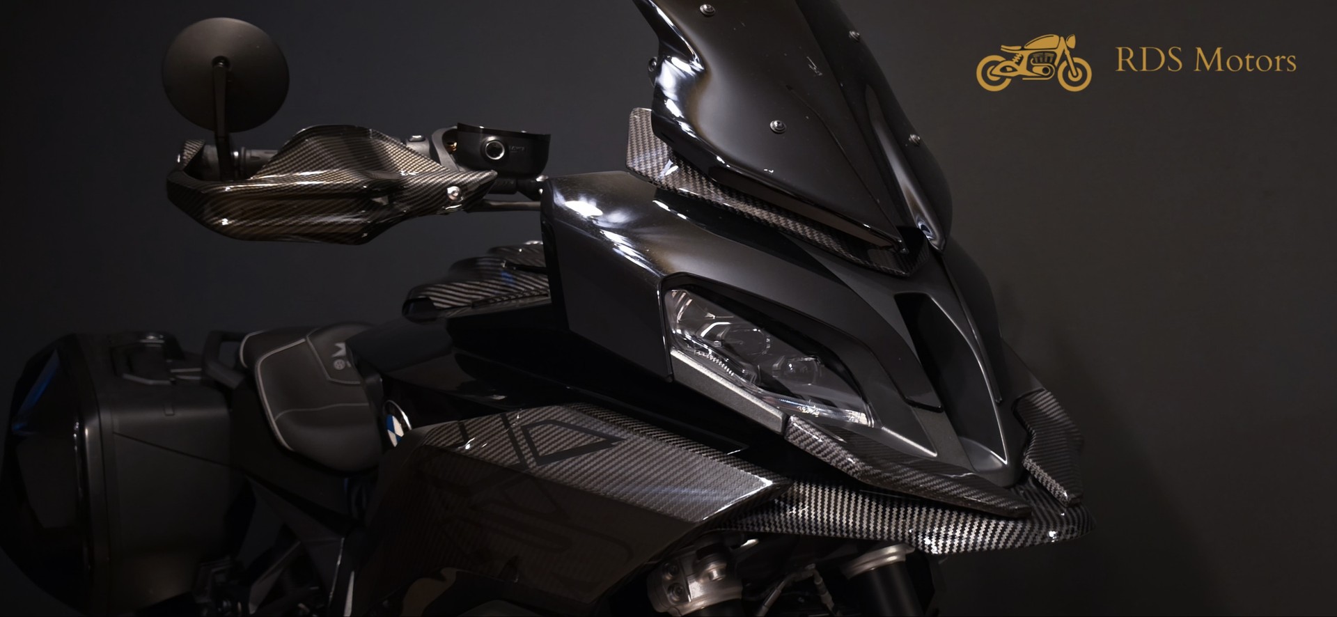 BMW S 1000 XR ABS Black Edition - Carbone & Akrapovic-showroom-element-3
