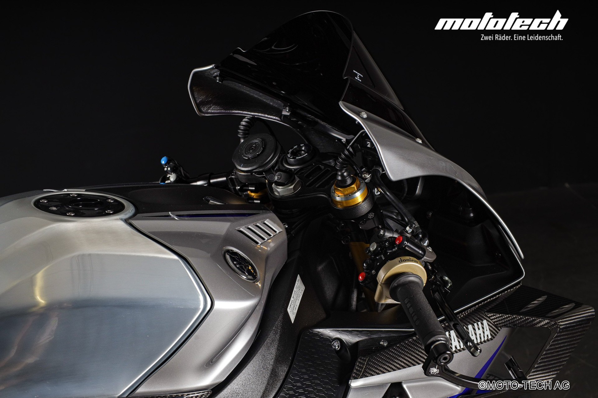 YAMAHA YZF-R1 M ABS AKRAPOVIC-image-9