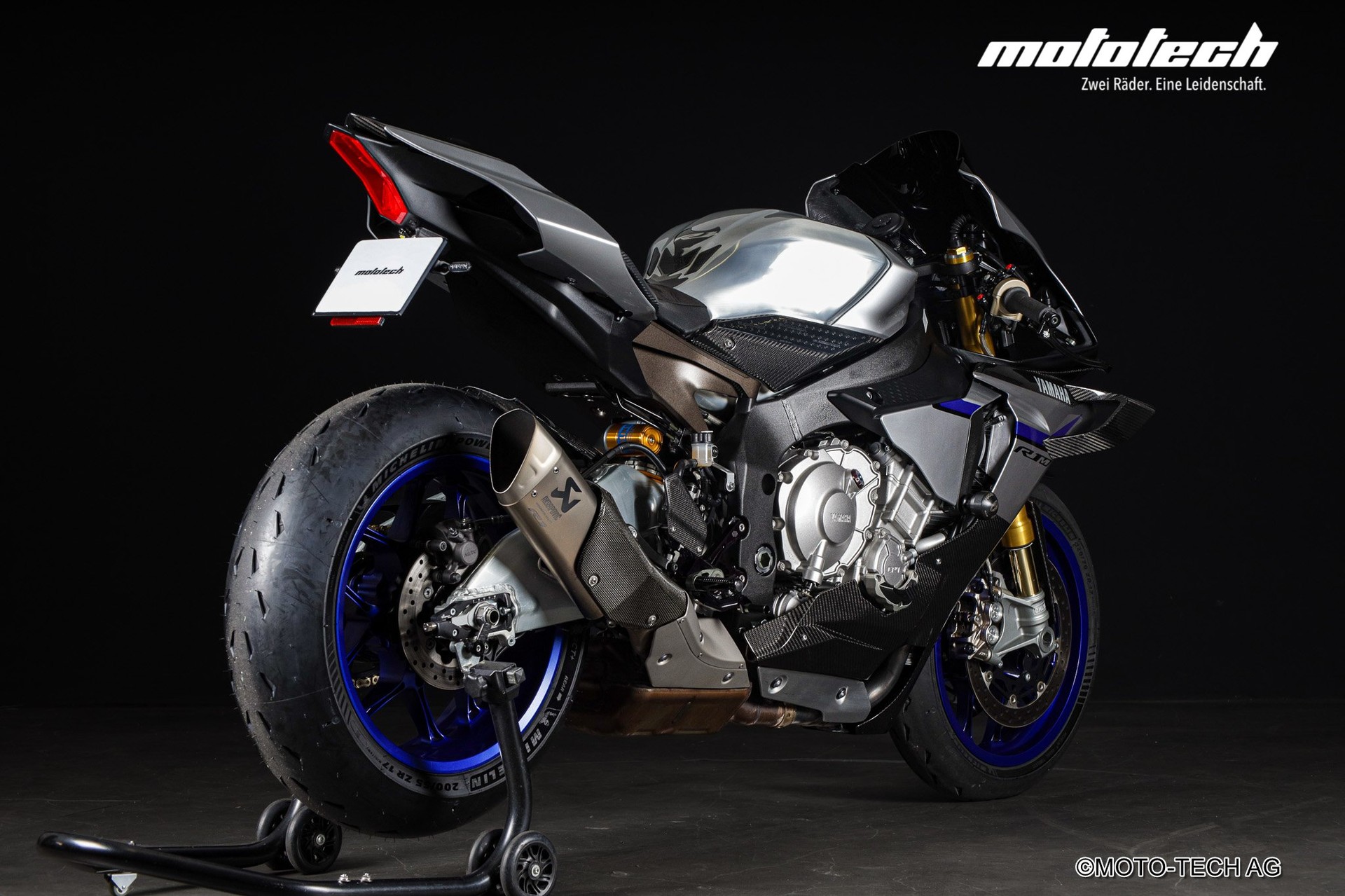 YAMAHA YZF-R1 M ABS AKRAPOVIC-showroom-element-2