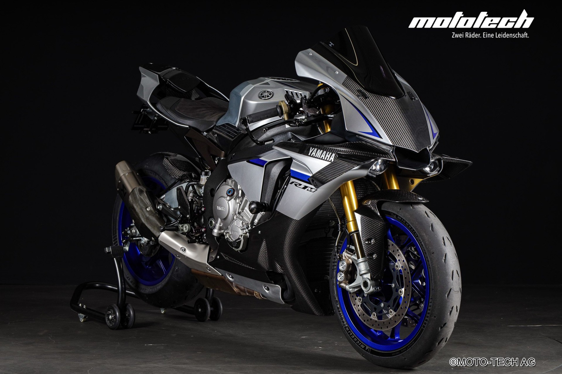 YAMAHA YZF-R1 M ABS AKRAPOVIC