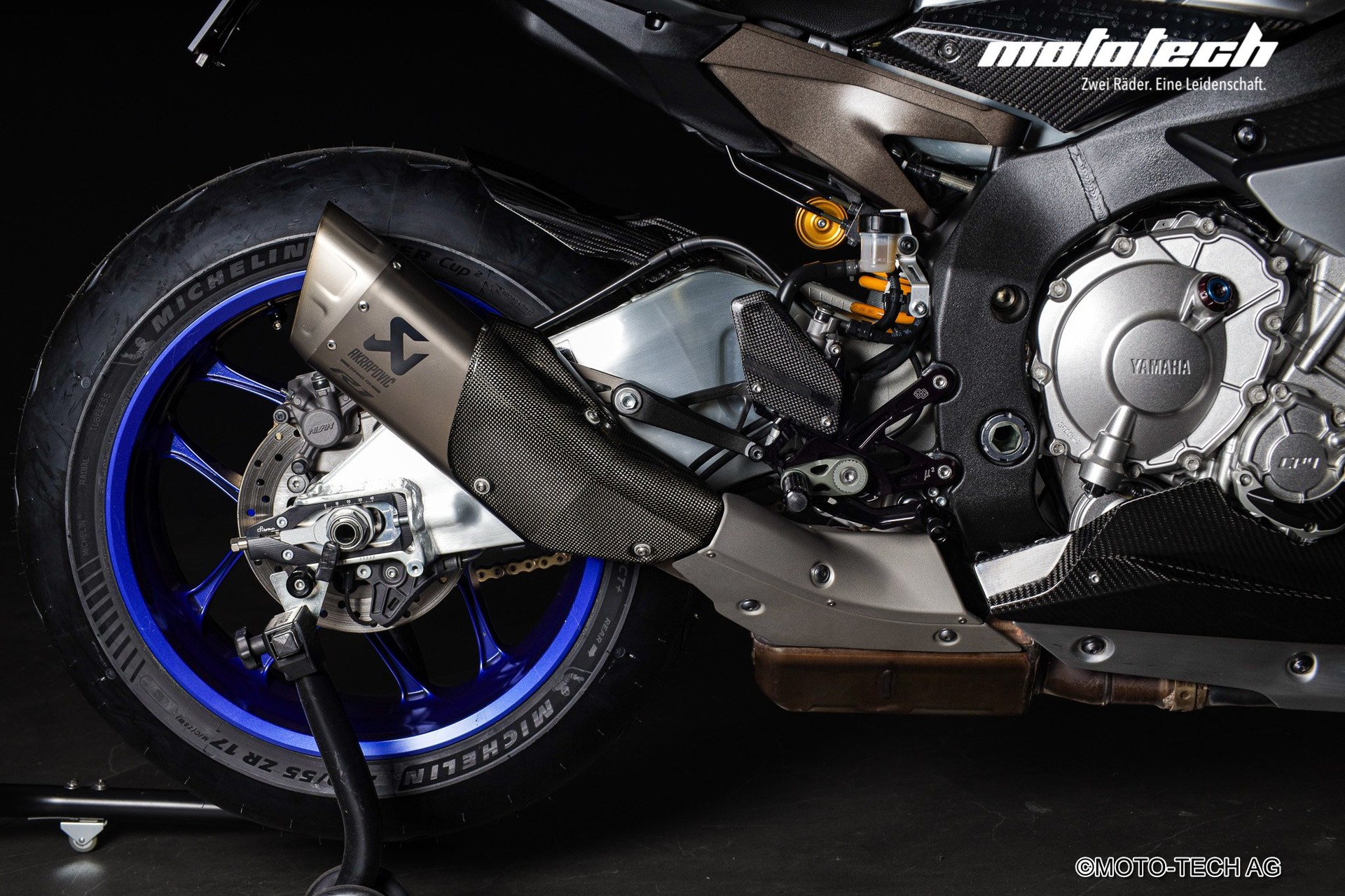 YAMAHA YZF-R1 M ABS AKRAPOVIC-image-8