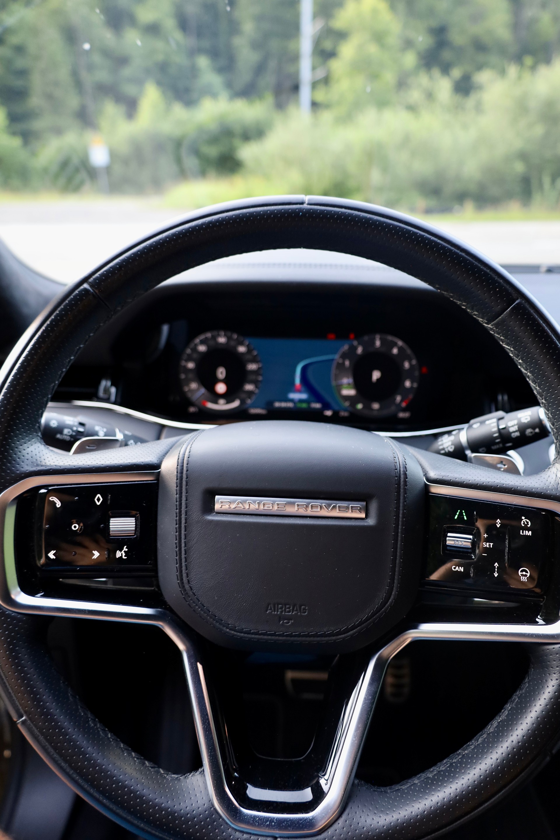 LAND ROVER 1.5 T 300e R-Dynamic Autobiography-image-6