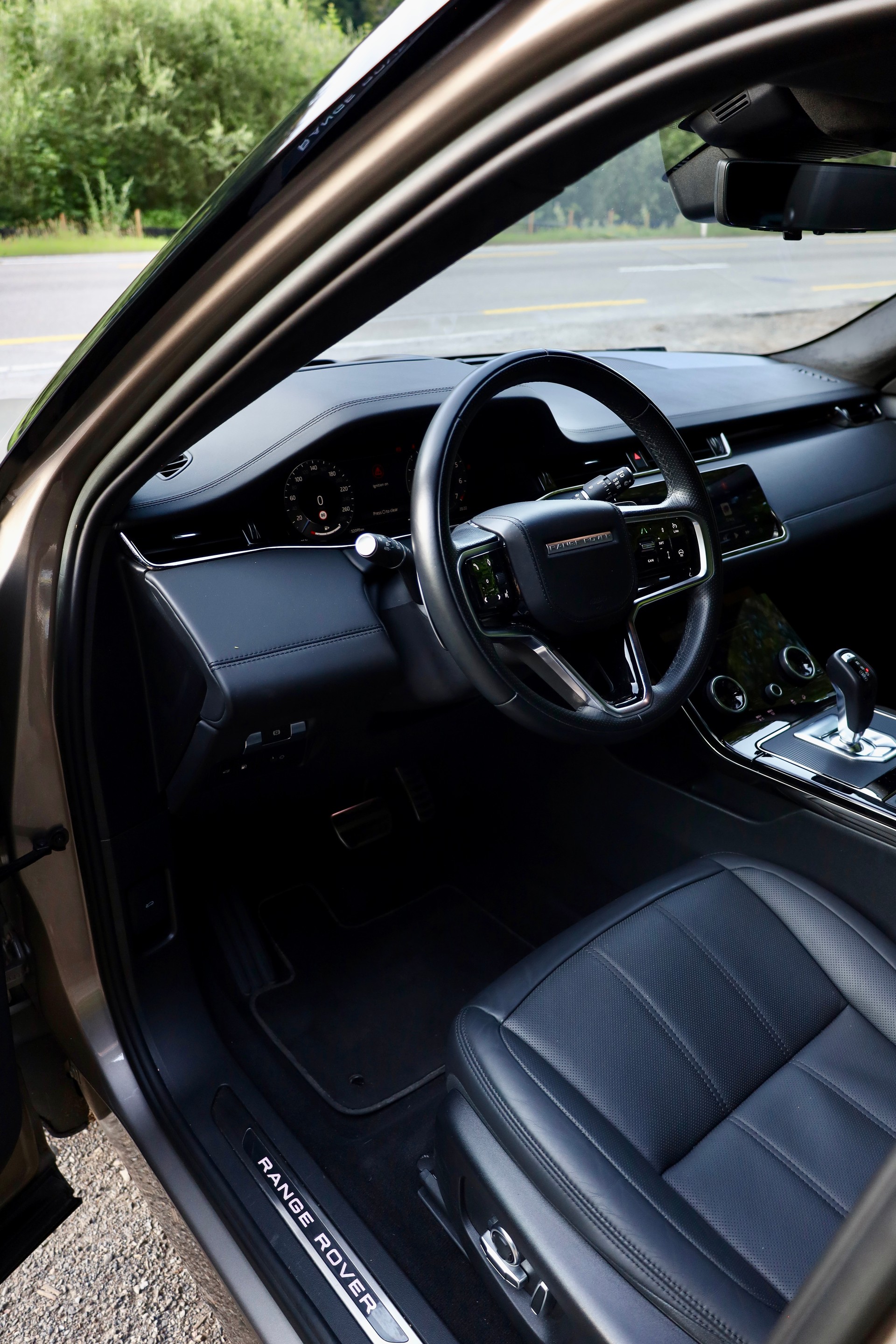 LAND ROVER 1.5 T 300e R-Dynamic Autobiography-image-5