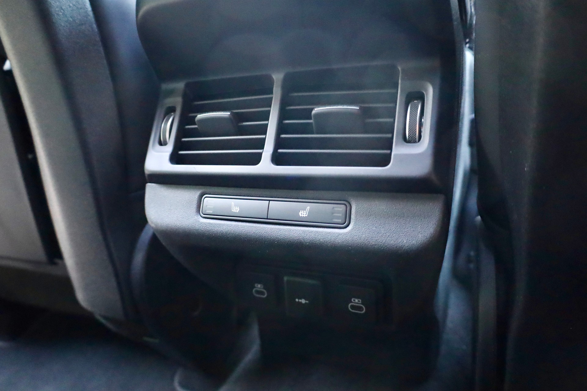 LAND ROVER 1.5 T 300e R-Dynamic Autobiography-image-9