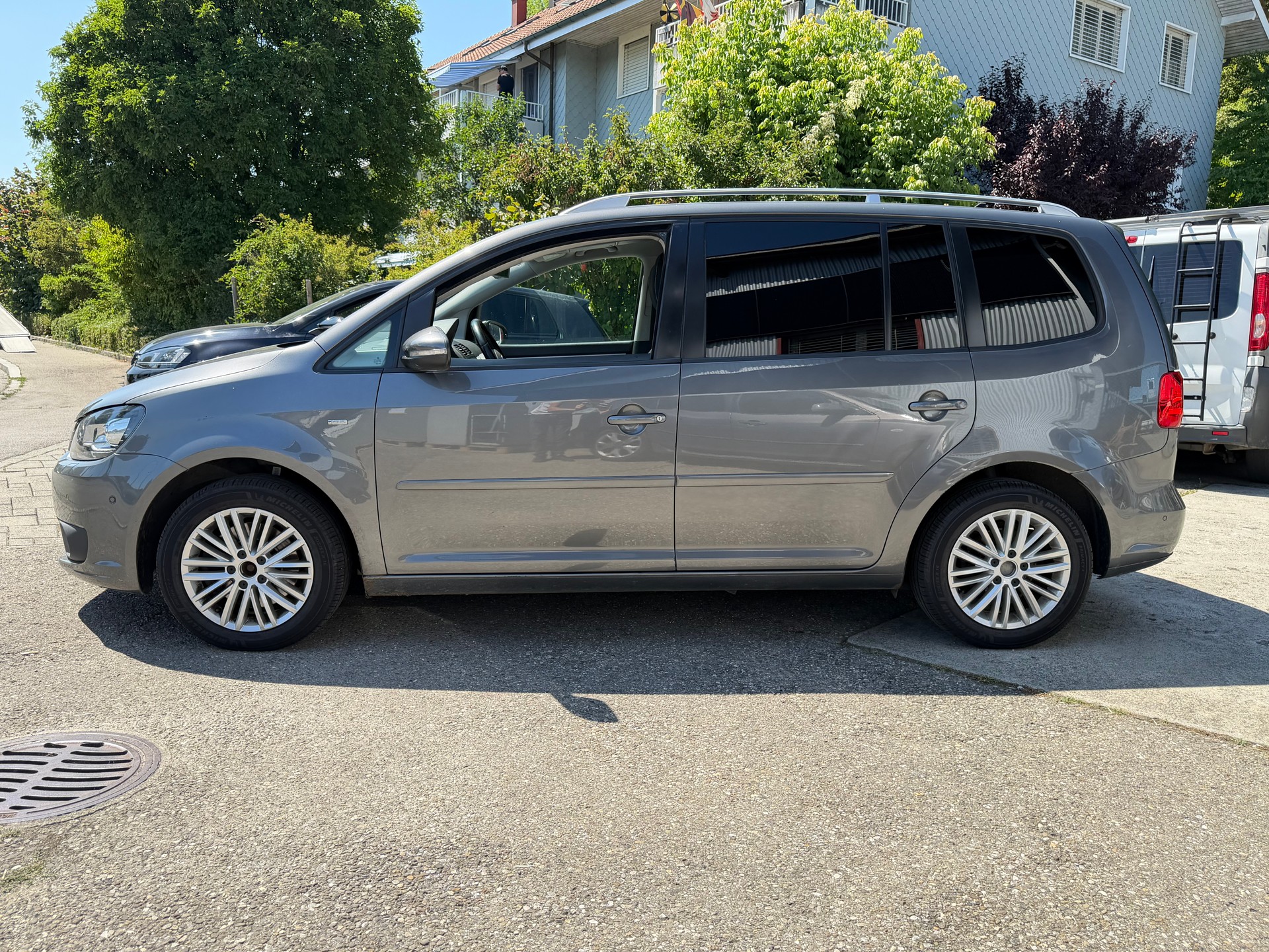 VW Touran 2.0 TDI BlueMotion Technology Highline-image-5