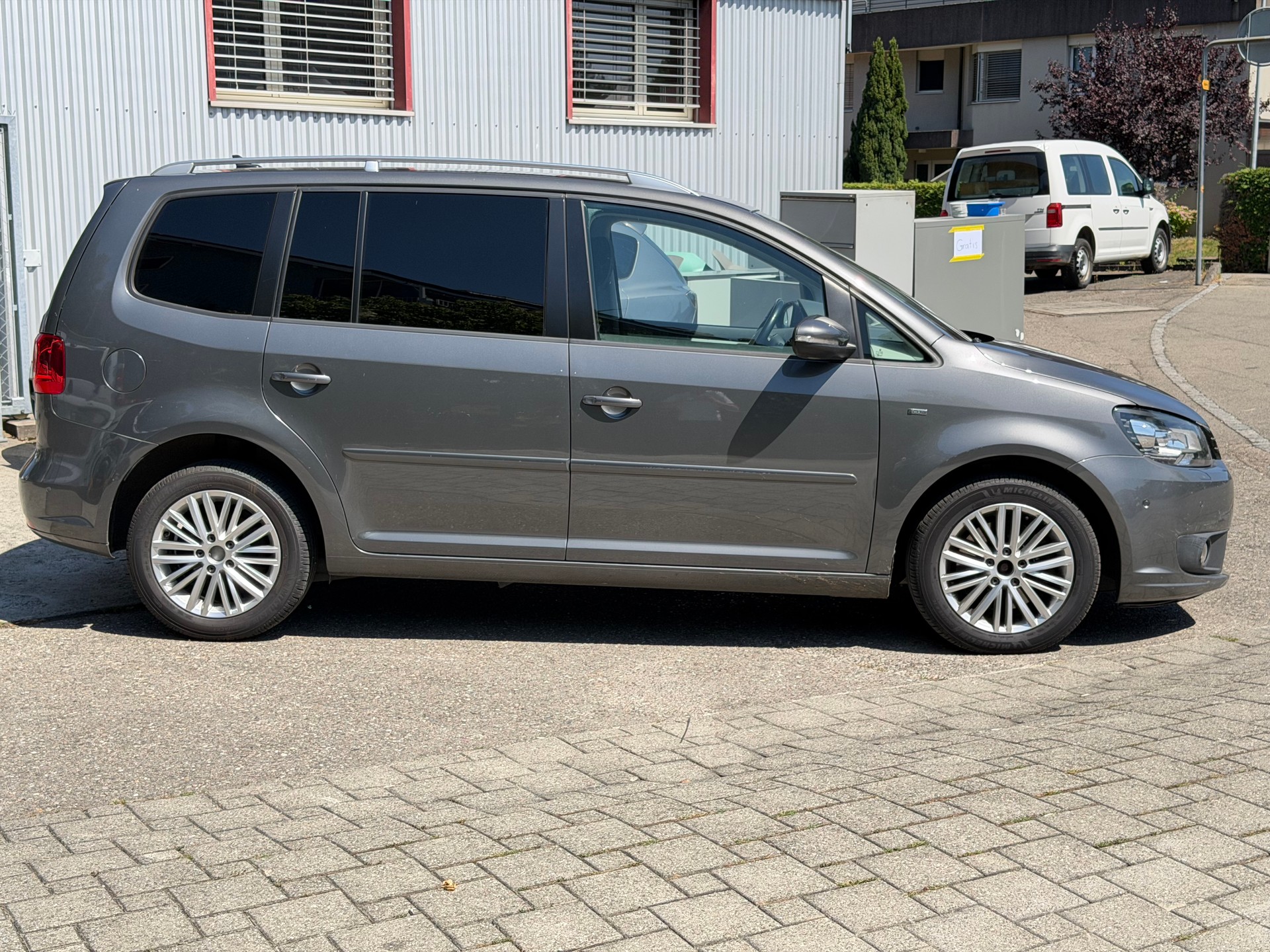 VW Touran 2.0 TDI BlueMotion Technology Highline-image-1