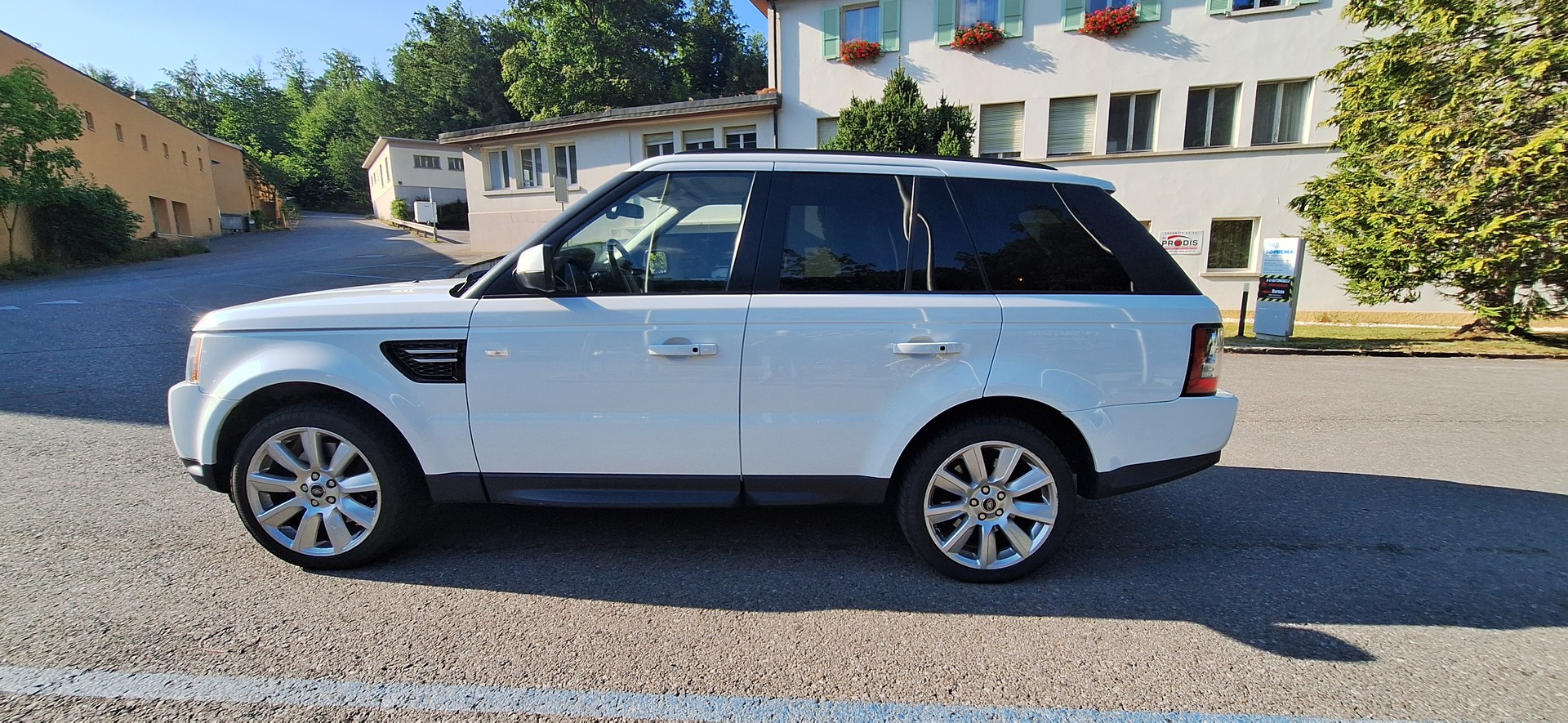LAND ROVER Range Rover Sport 3.0 TDV6 Zermatt Automatic-image-3
