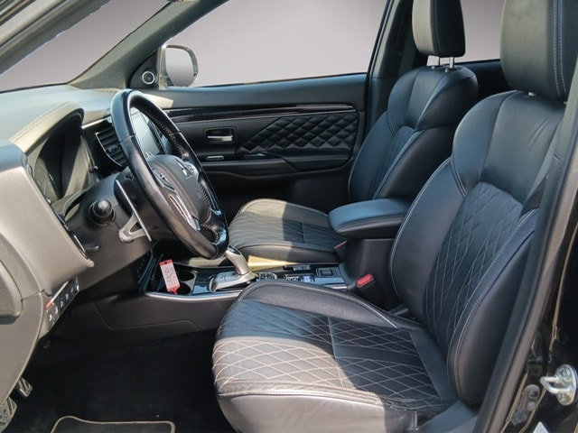 MITSUBISHI Outlander 2.4 PHEV Diamond S-Edition 4WD Automatic-image-5