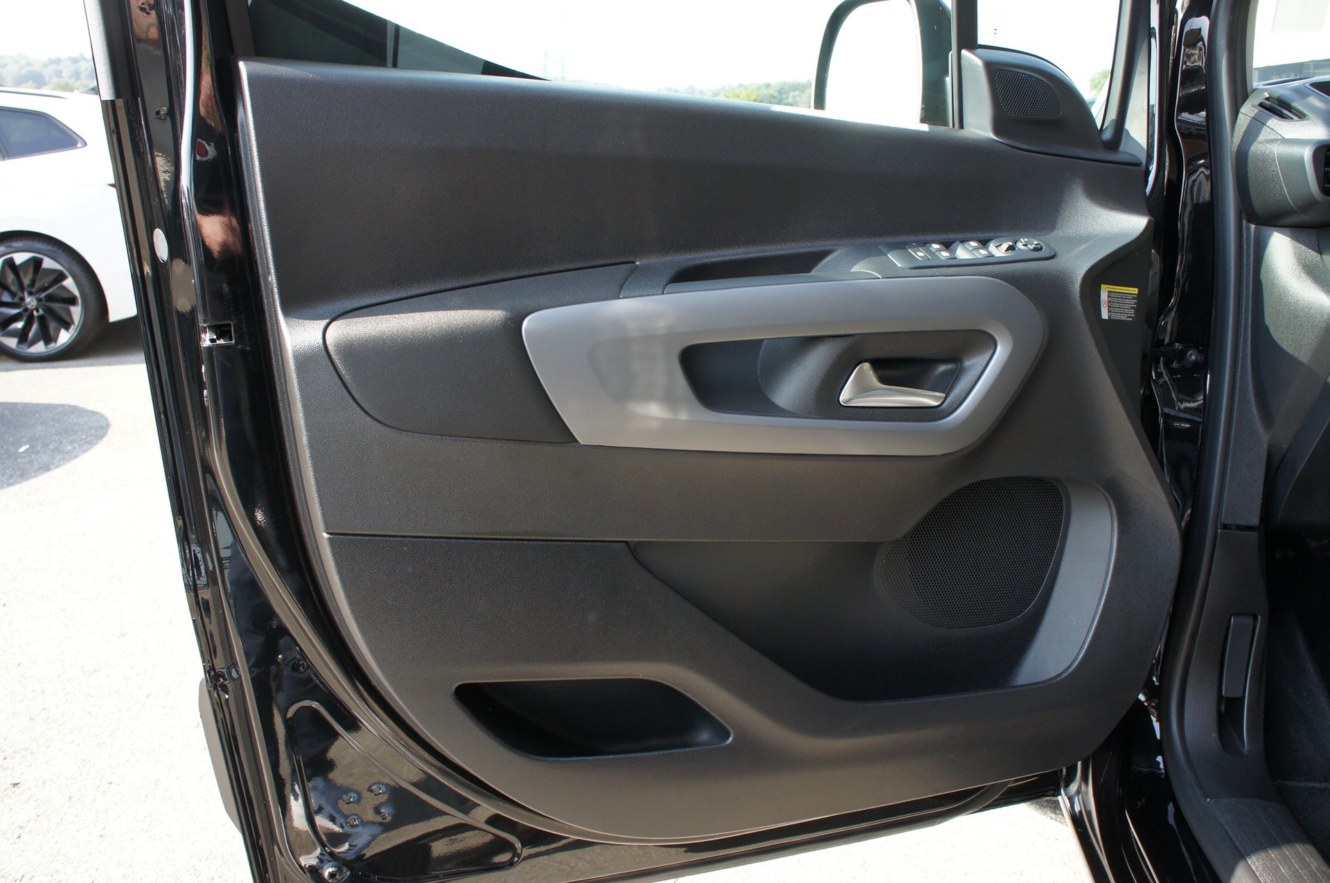 CITROEN Berlingo XL 1.5 BlueHDi 7 Plätze Max EAT8-image-14