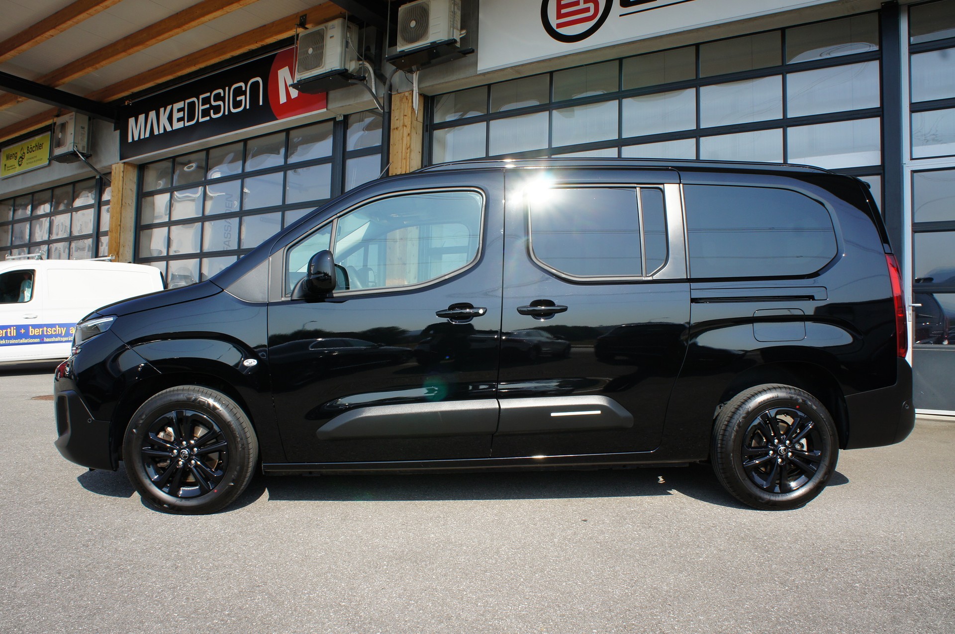 CITROEN Berlingo XL 1.5 BlueHDi 7 Plätze Max EAT8-image-1