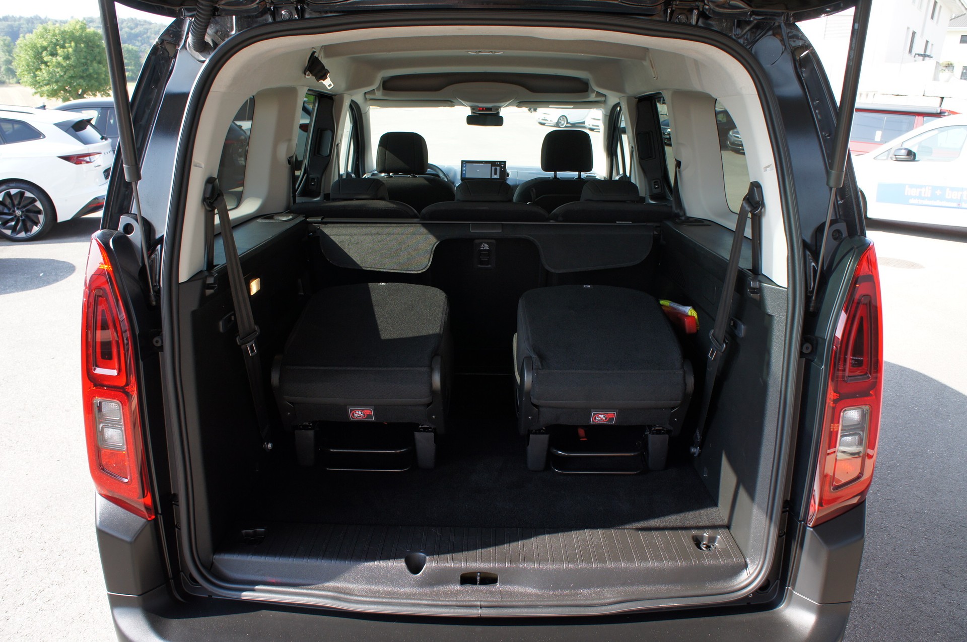 CITROEN Berlingo XL 1.5 BlueHDi 7 Plätze Max EAT8-image-12