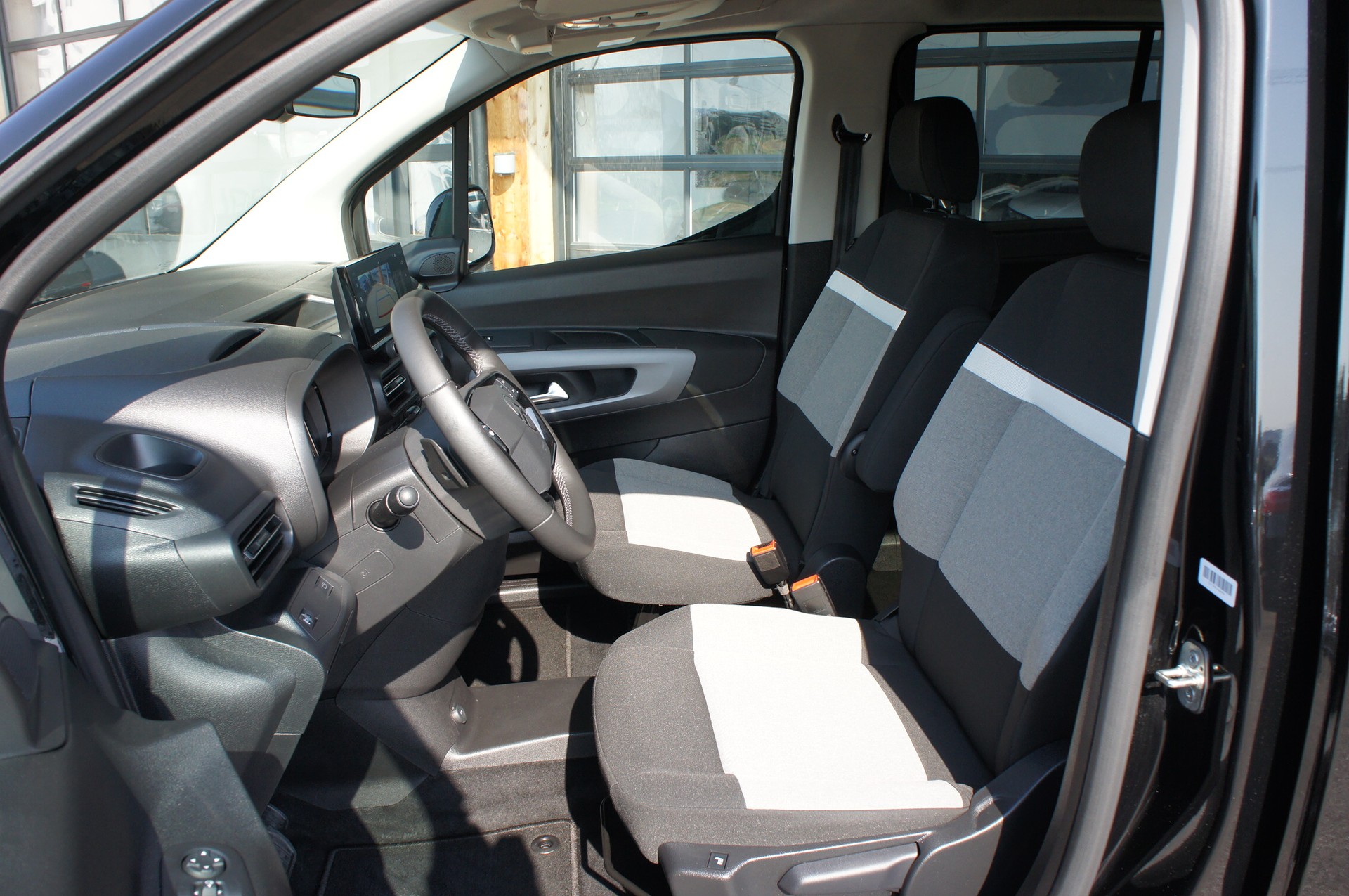 CITROEN Berlingo XL 1.5 BlueHDi 7 Plätze Max EAT8-image-16