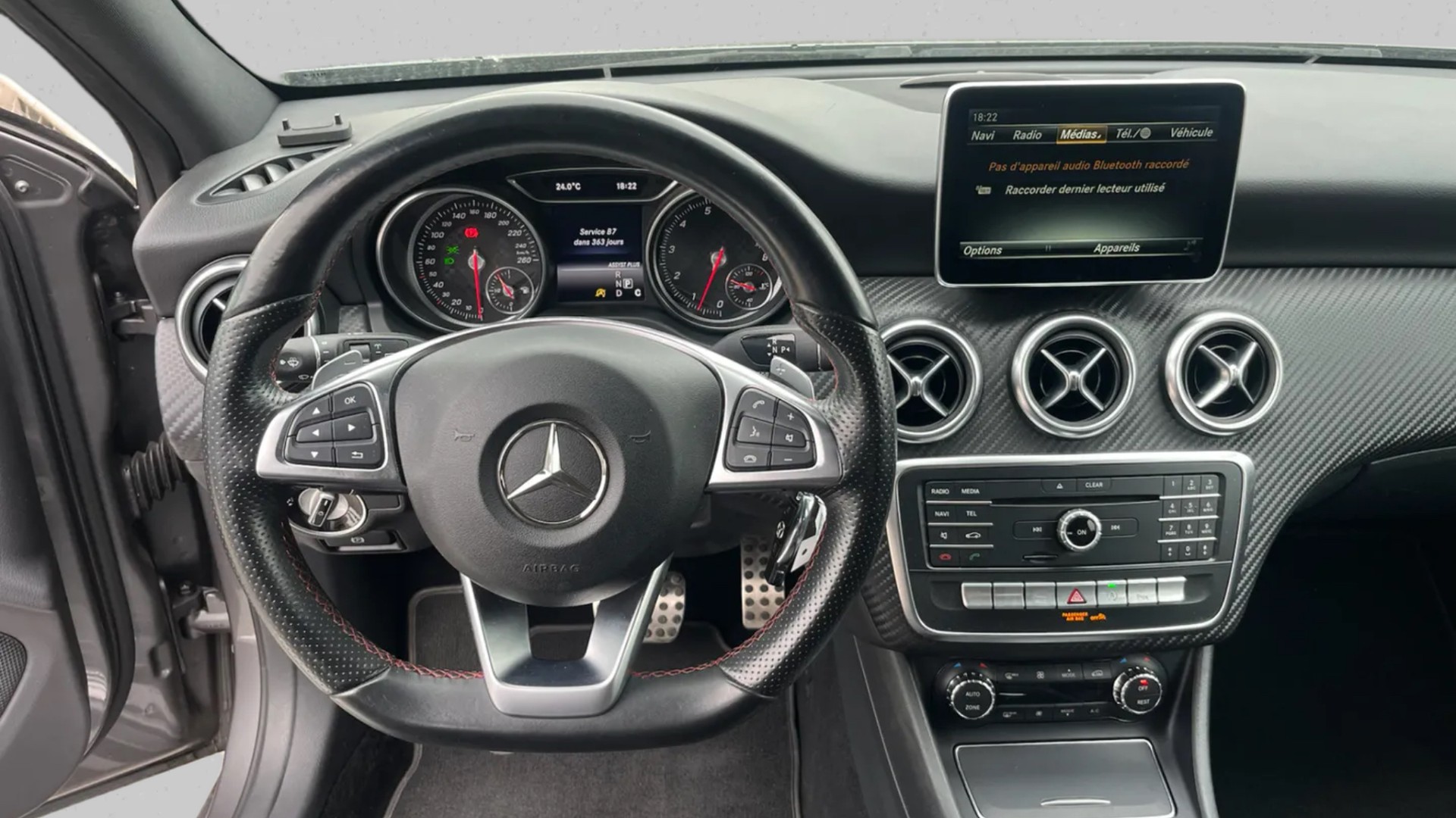 MERCEDES-BENZ A 180 AMG Line 7G-DCT-image-16