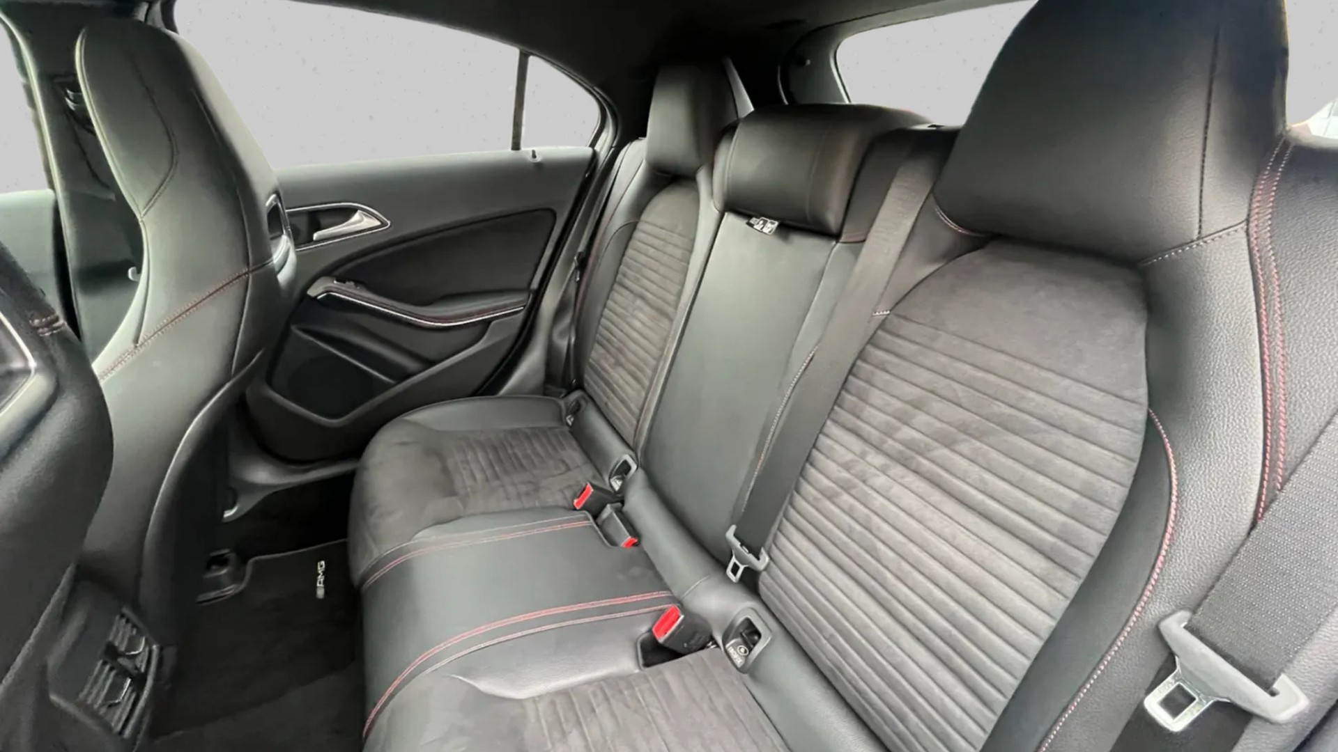 MERCEDES-BENZ A 180 AMG Line 7G-DCT-image-13
