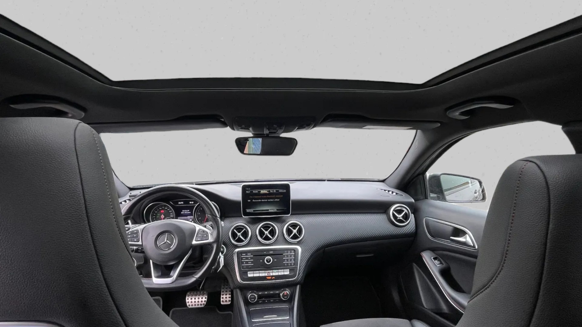 MERCEDES-BENZ A 180 AMG Line 7G-DCT-image-18