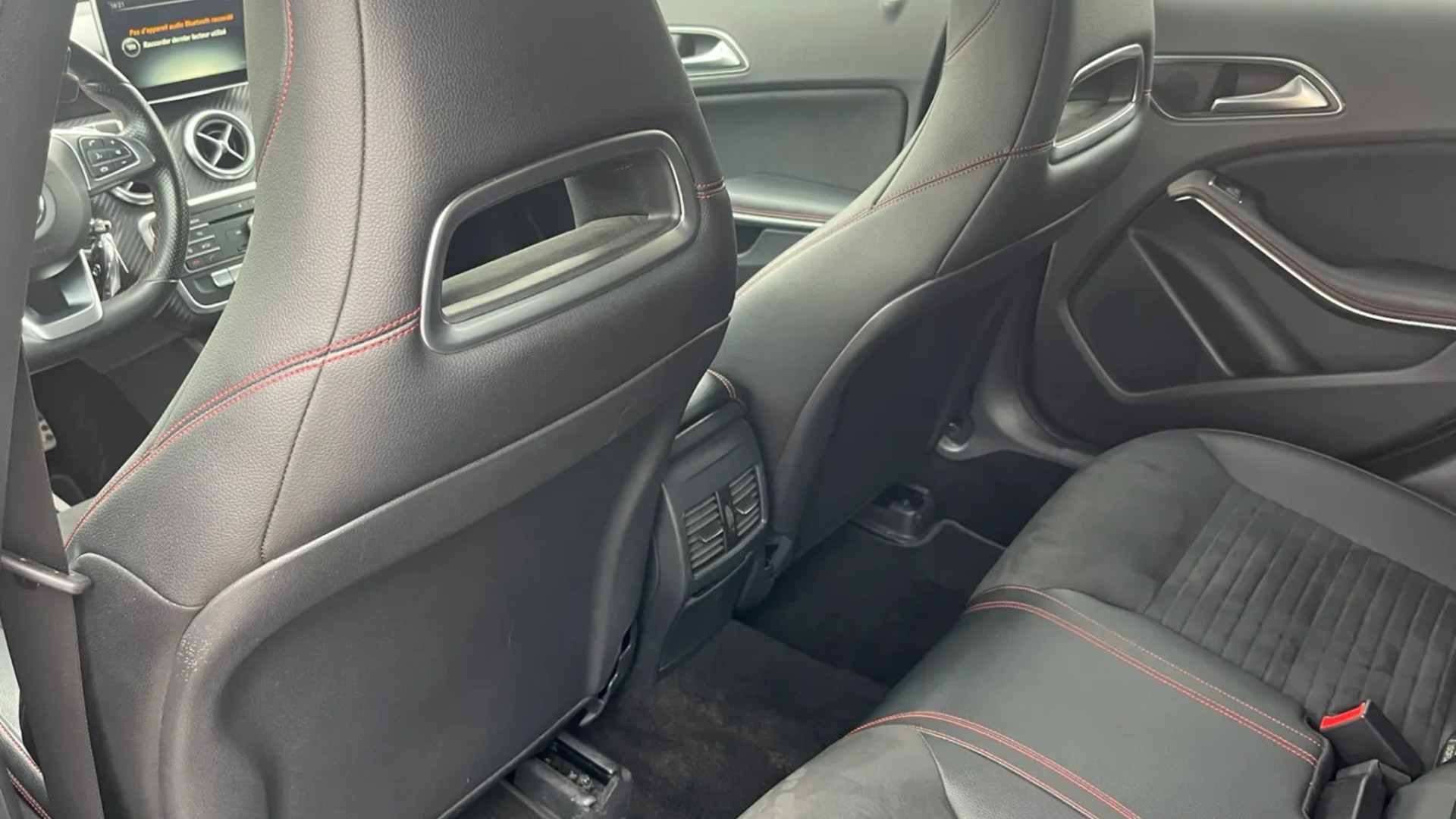 MERCEDES-BENZ A 180 AMG Line 7G-DCT-image-14
