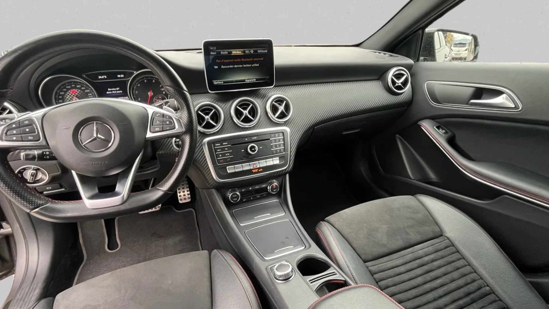 MERCEDES-BENZ A 180 AMG Line 7G-DCT-image-15