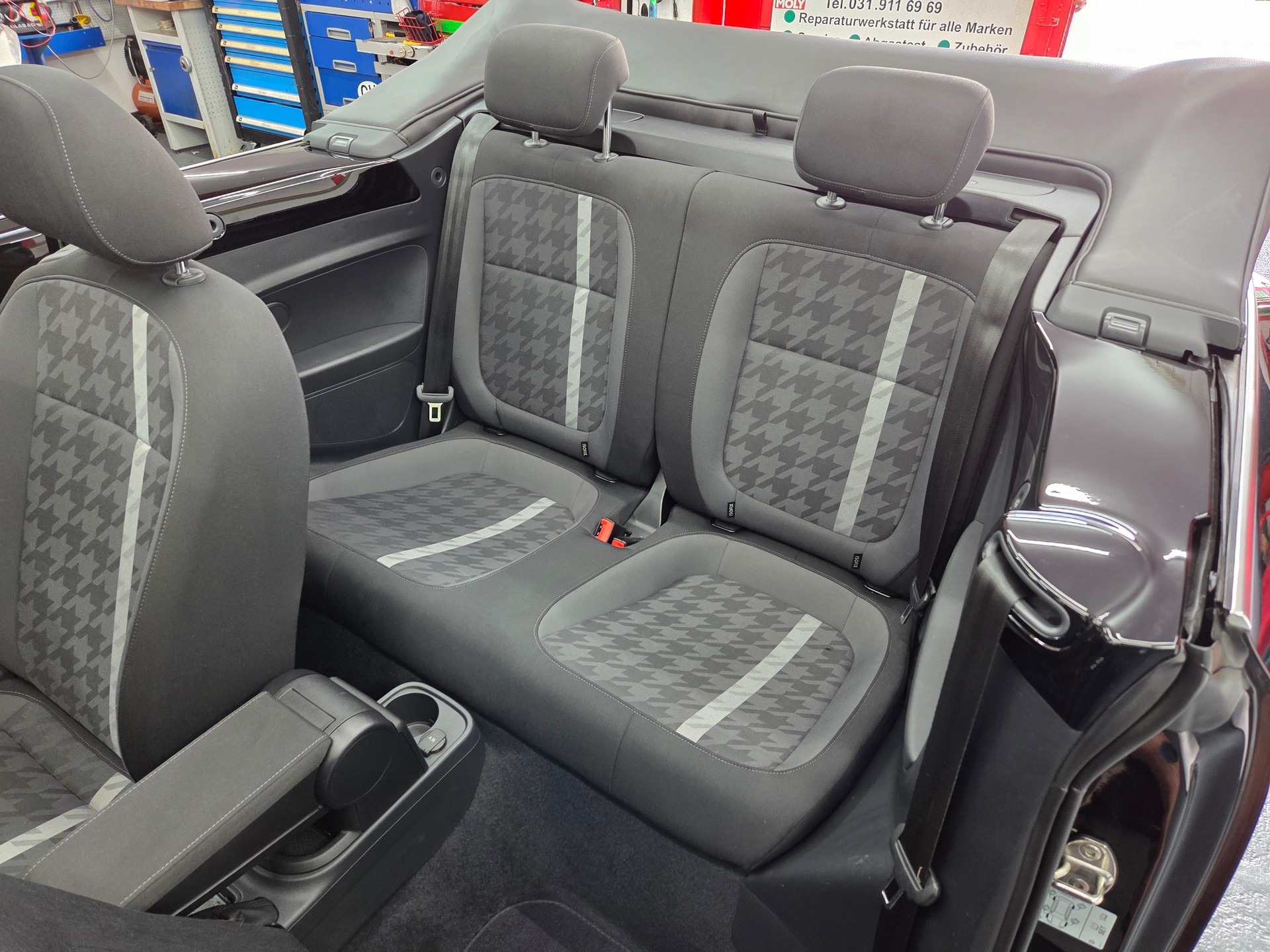 VW Beetle Cabriolet 1.2 TSI BMT Design-image-13