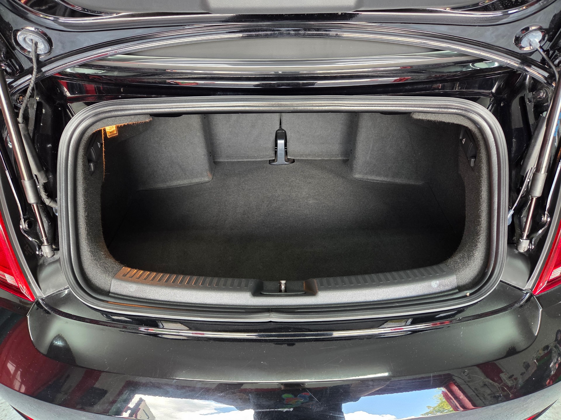 VW Beetle Cabriolet 1.2 TSI BMT Design-image-14