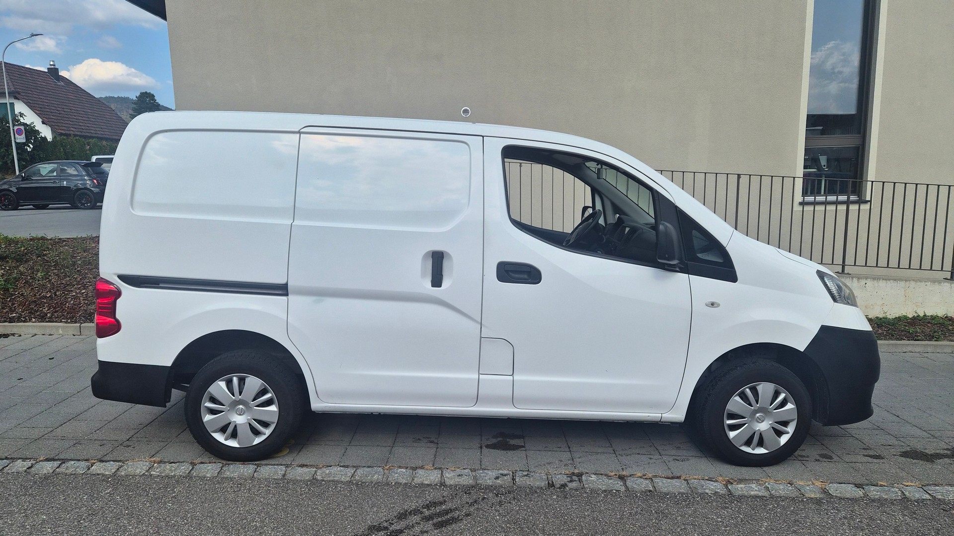 NISSAN NV200-image-0