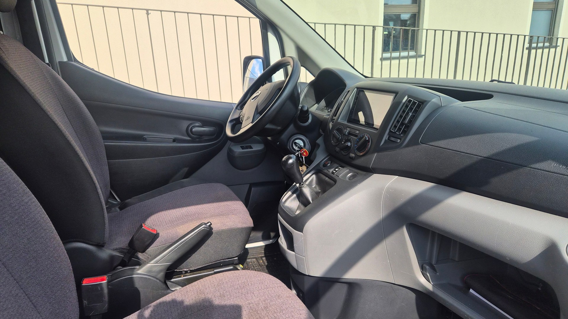 NISSAN NV200-image-3