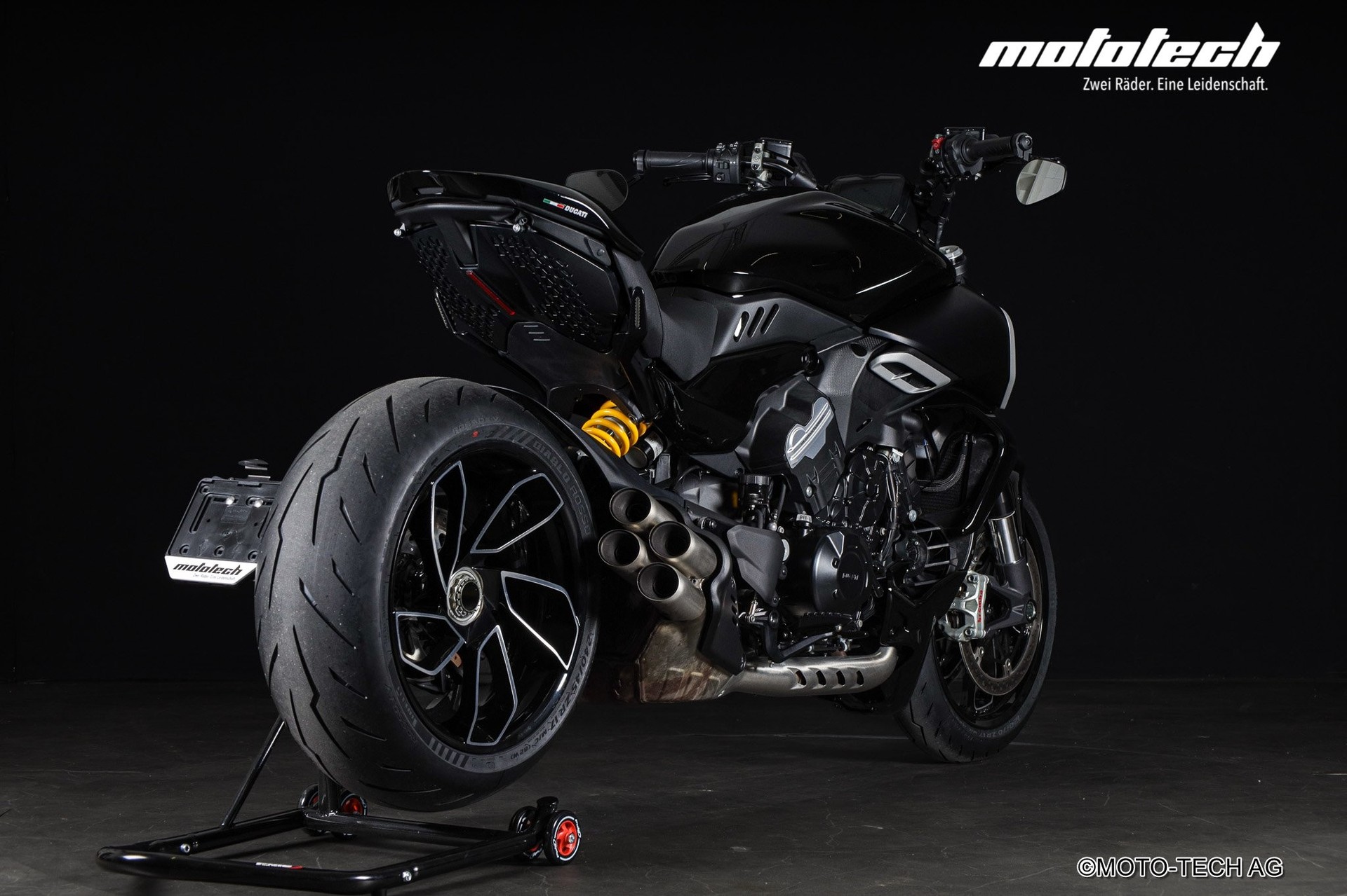 DUCATI Diavel V4-showroom-element-2