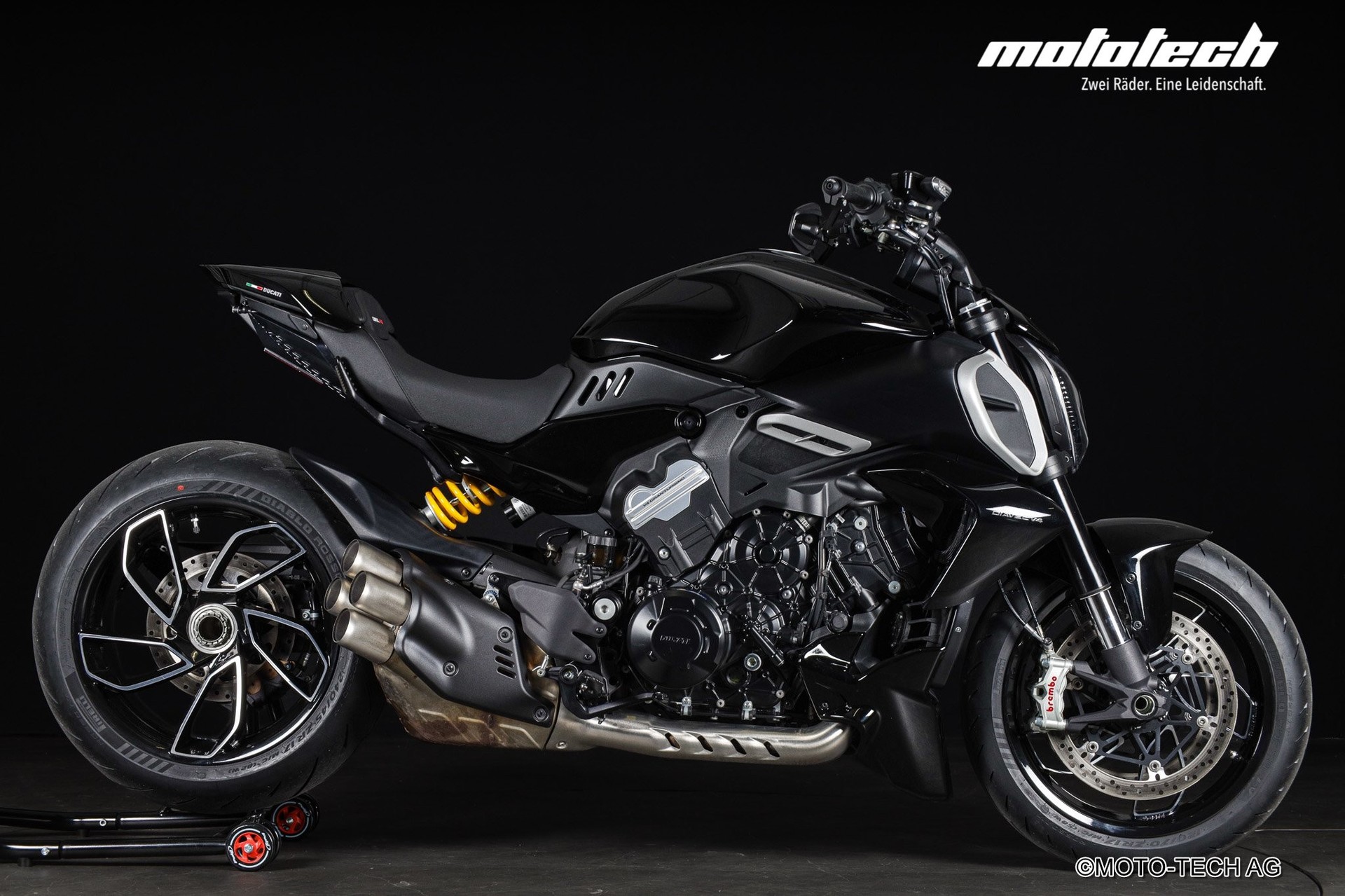 DUCATI Diavel V4-showroom-element-1