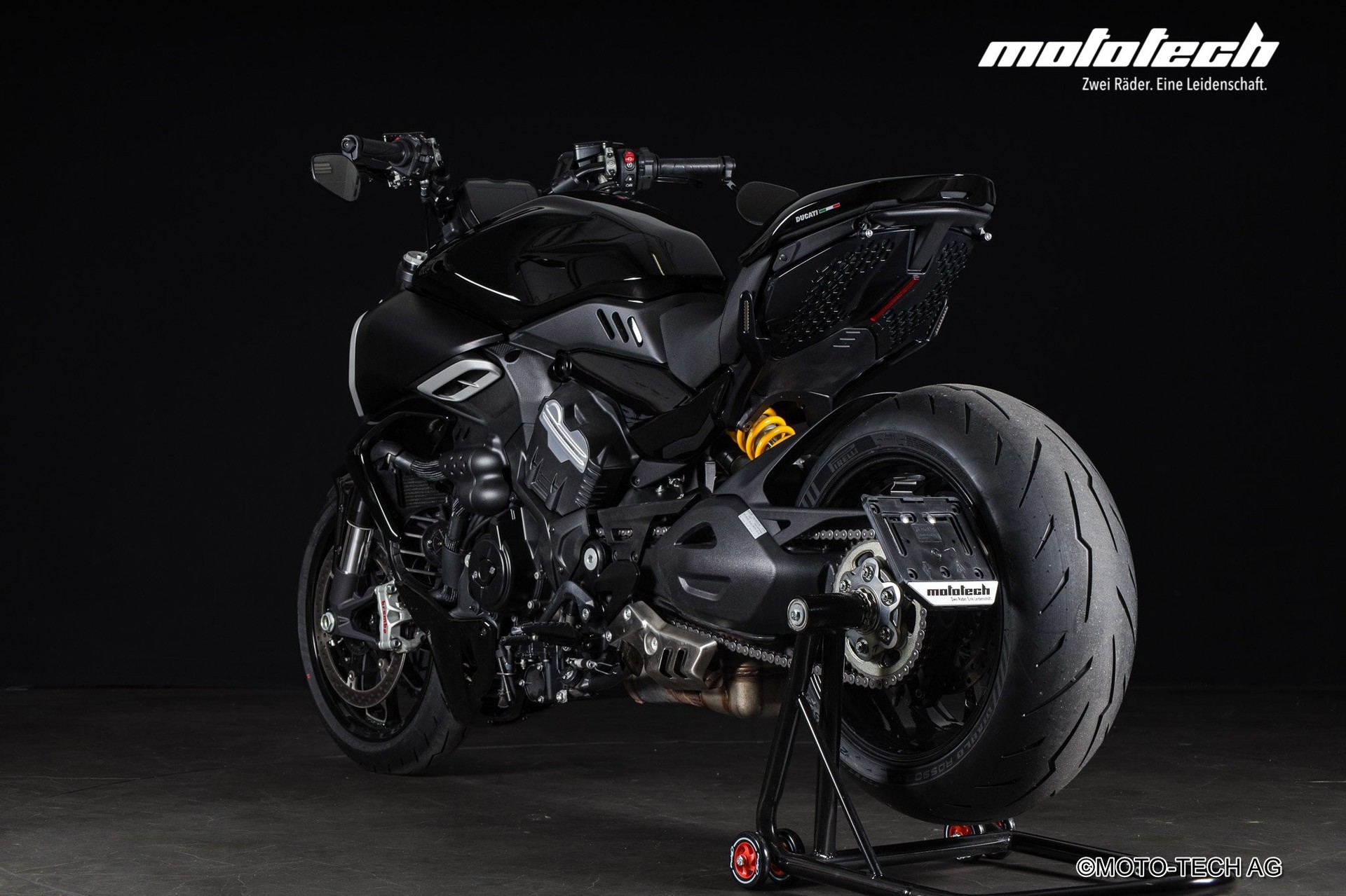 DUCATI Diavel V4-showroom-element-3