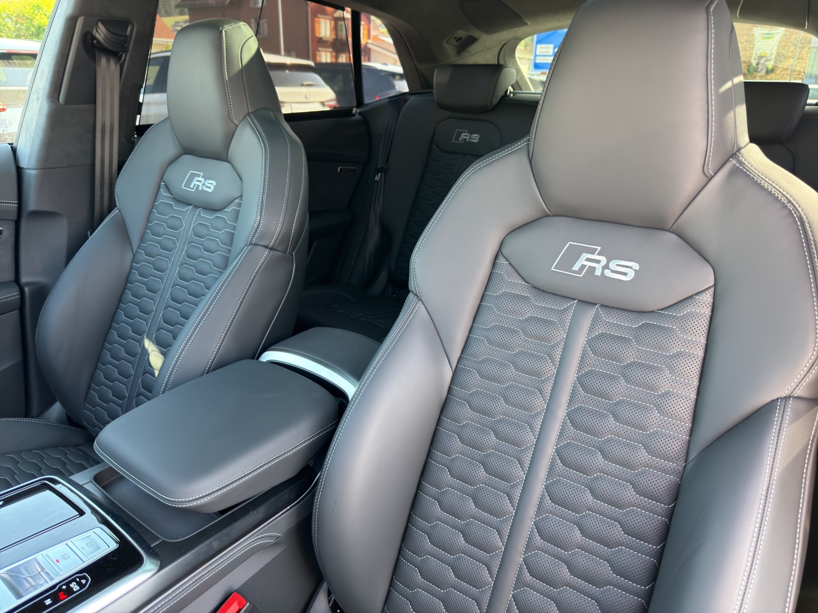 AUDI RSQ8 performance quattro-image-17