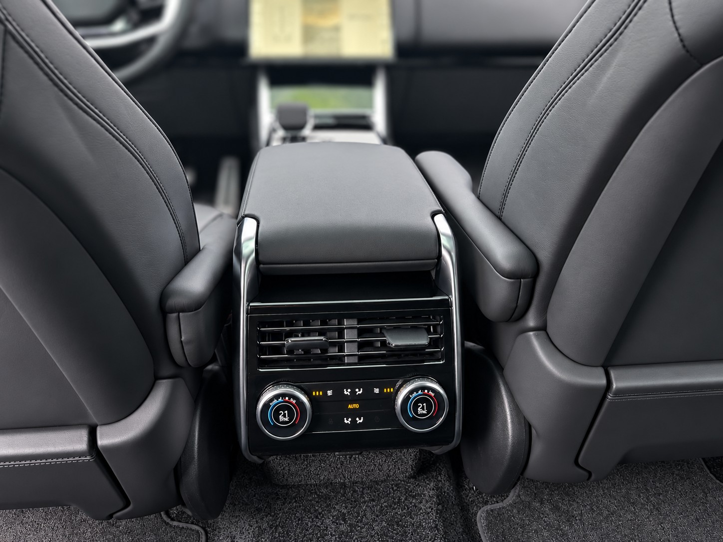 LAND ROVER HSE 4.4 V8 MY26 530PS PANO MASSAGE HUD-image-9