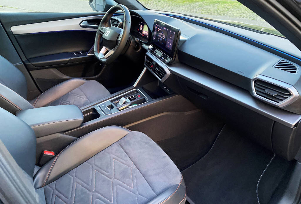 SEAT Leon ST 1.5 eTSI 150 FR DSG-image-8